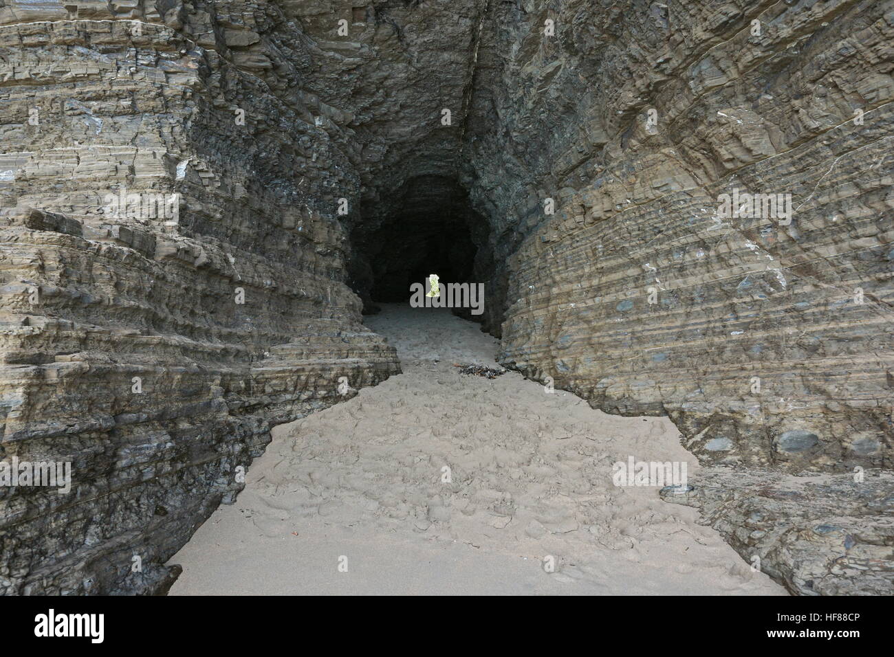 Tunnel in den Felsen am Meeresufer, Bourail, Grande-Terre, Neukaledonien, Südpazifik Stockfoto
