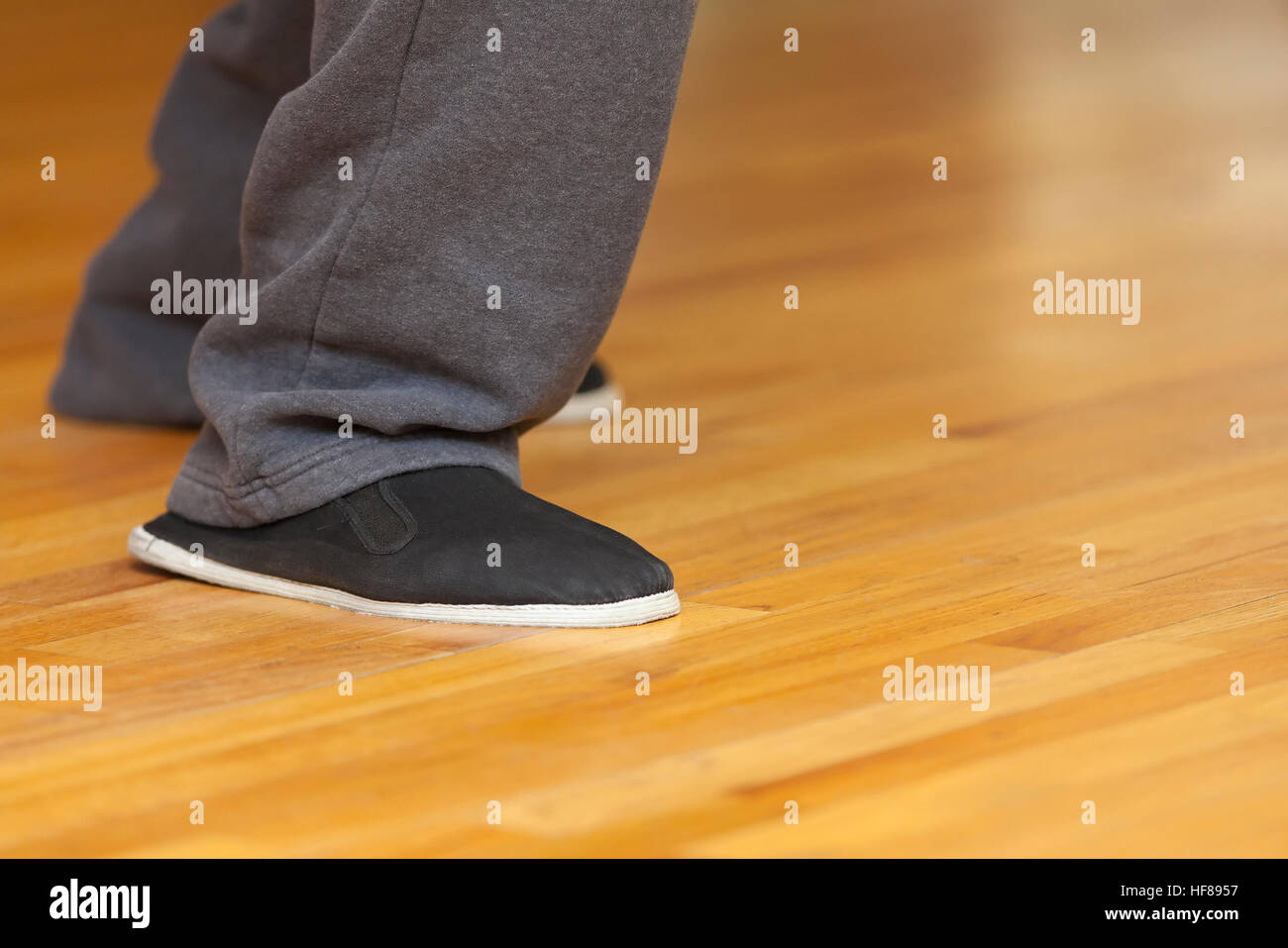Tai Chi Beinarbeit und Kung-Fu-Schuhe, geringe Schärfentiefe Fokus auf Schuh. Stockfoto