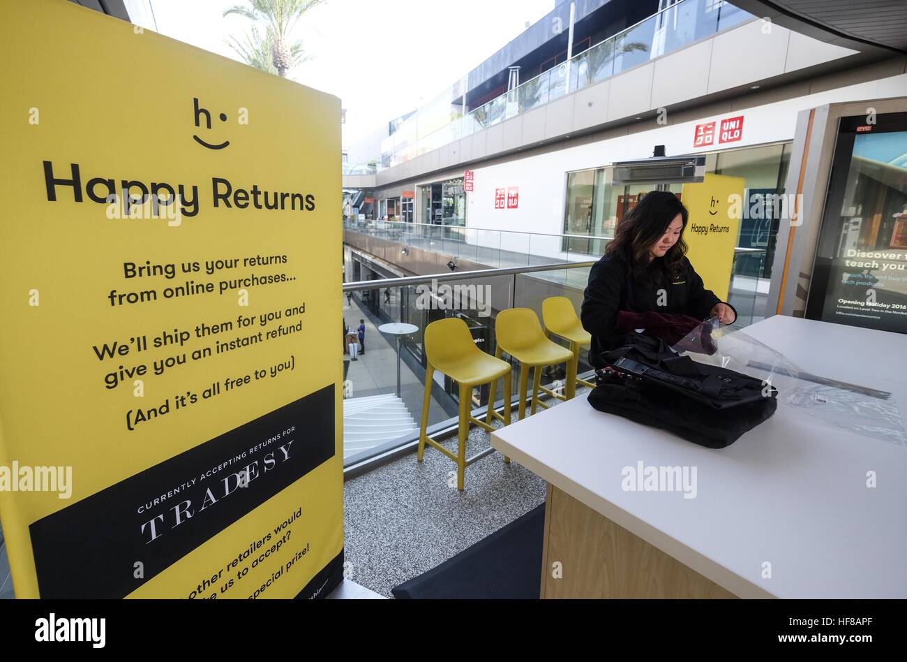 Los Angeles, Kalifornien, USA. 14. Dezember 2016. Glückliche Rückkehr Rückkehr in Santa Monica Place Bar. © Ringo Chiu/ZUMA Draht/Alamy Live-Nachrichten Stockfoto