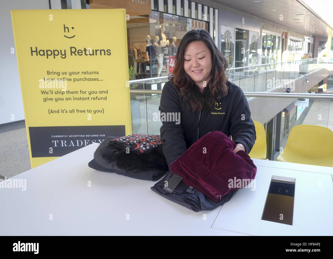 Los Angeles, Kalifornien, USA. 14. Dezember 2016. Glückliche Rückkehr Rückkehr in Santa Monica Place Bar. © Ringo Chiu/ZUMA Draht/Alamy Live-Nachrichten Stockfoto