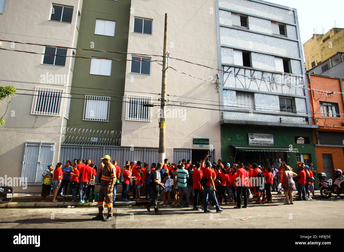 SÃO PAULO, SP - 29.12.2016: ENTREGA DE APARTAMENTOS DA PRIMEIRA PPP - anlässlich Gouverneur Geraldo Alckmin in den Morgenstunden des Donnerstag (29), Rua São Caetano im Zentrum von São Paulo, 126 Wohnungen der ersten Public-Private Partnership (PPP) im Land Gehäuse für einkommensschwache Familien. Sie nahmen an der Veranstaltung Bürgermeister Fernando Haddad und dem Bürgermeister John Doria. (Foto: Aloisio Mauricio/Fotoarena) Stockfoto