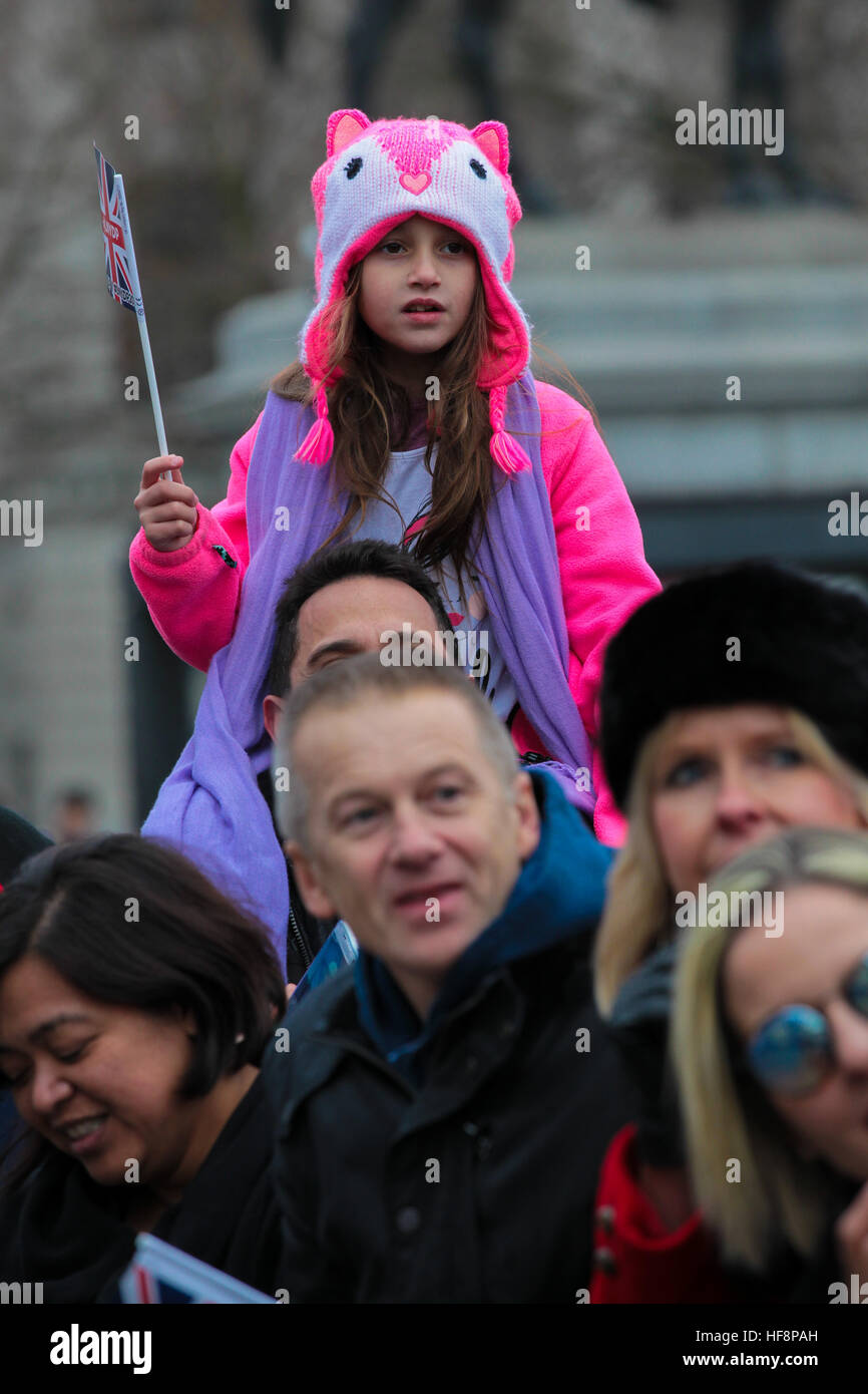 Trafalgar Square, London, UK 30. Dezember 2016. -Darsteller gehen durch eine Routine während der neuen Jahre Day Parade Vorbereitungen am Trafalgar Square in London. Der London neue Jahre Day Parade, stattfinden in seiner 31. Jahr 01 Januar. Londoner New Year es Day Parade, eine Wende der Jahre Tradition, verfügen über mehr als 8.000 Künstlern aus zahlreichen Nationen. Bildnachweis: Dinendra Haria/Alamy Live-Nachrichten Stockfoto