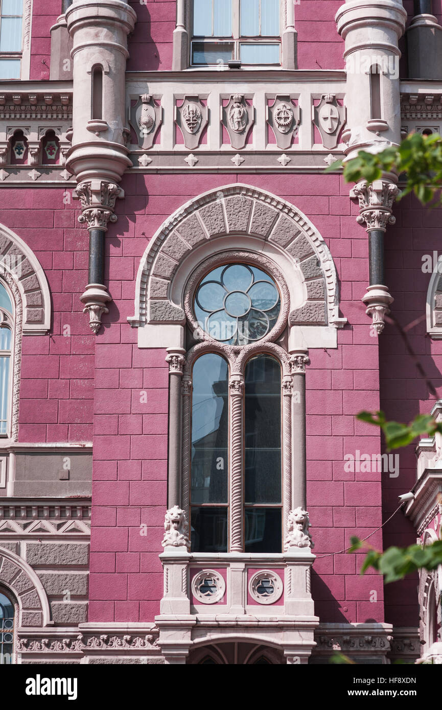 architektonische, historische Gebäude mit Fenster und Balkon Stockfoto