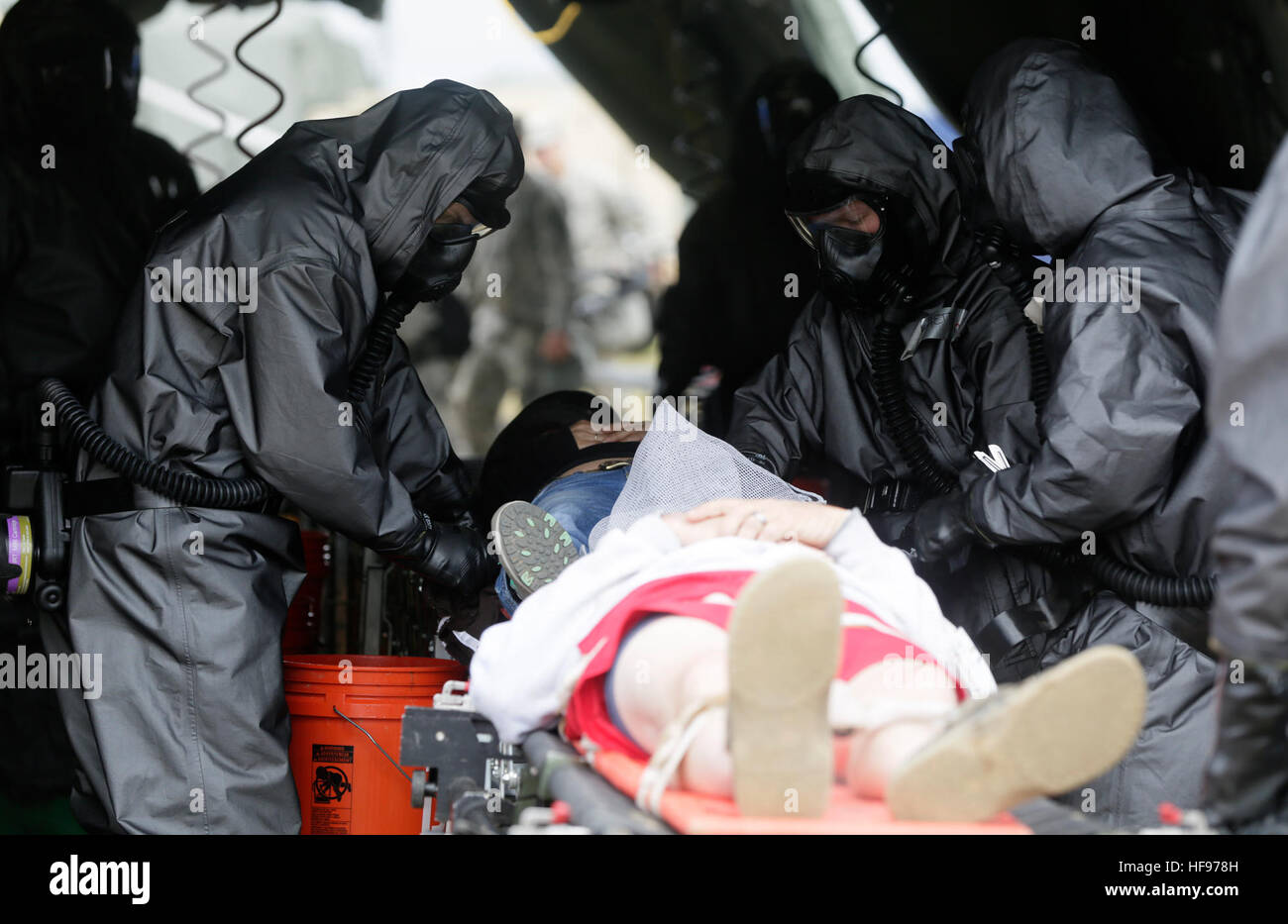 Joint Task Force Civil Support führt eine Massentrennung für die Dekontaminierung von Unfällen im Joint Readiness Training Center in Fort Polk, Louisiana durch, um sich auf chemische, biologische, radiologische und nukleare Notfallmaßnahmen. Stockfoto