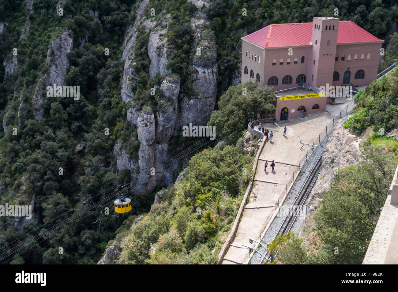 Von der Aeri de Montserrat Pendelbahn Ankunft an der Bergstation der Gondelbahn. Monistrol de Montserrat, Katalonien, Spanien. Stockfoto