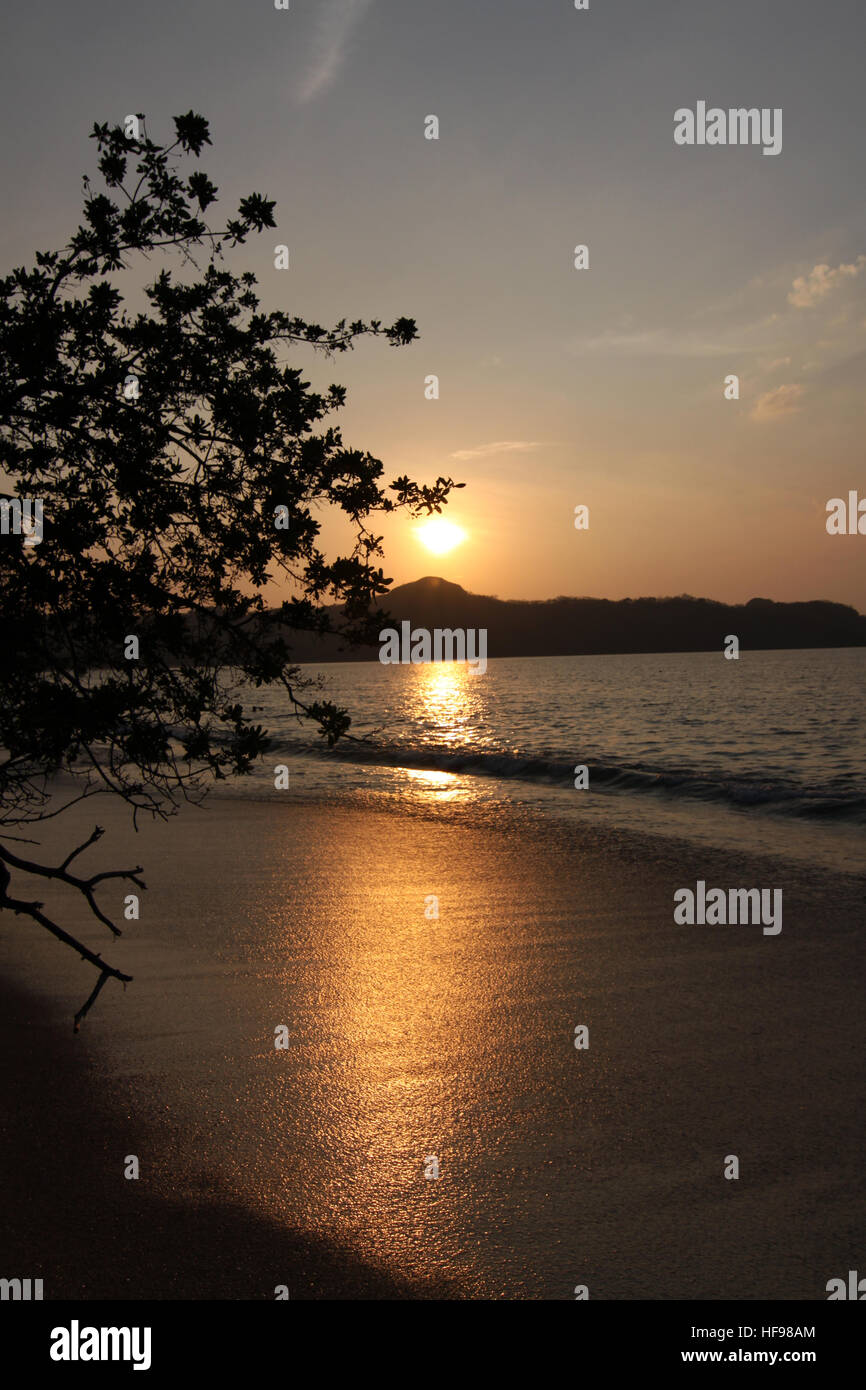 Costa Rica-Sonnenuntergang am Strand Stockfoto