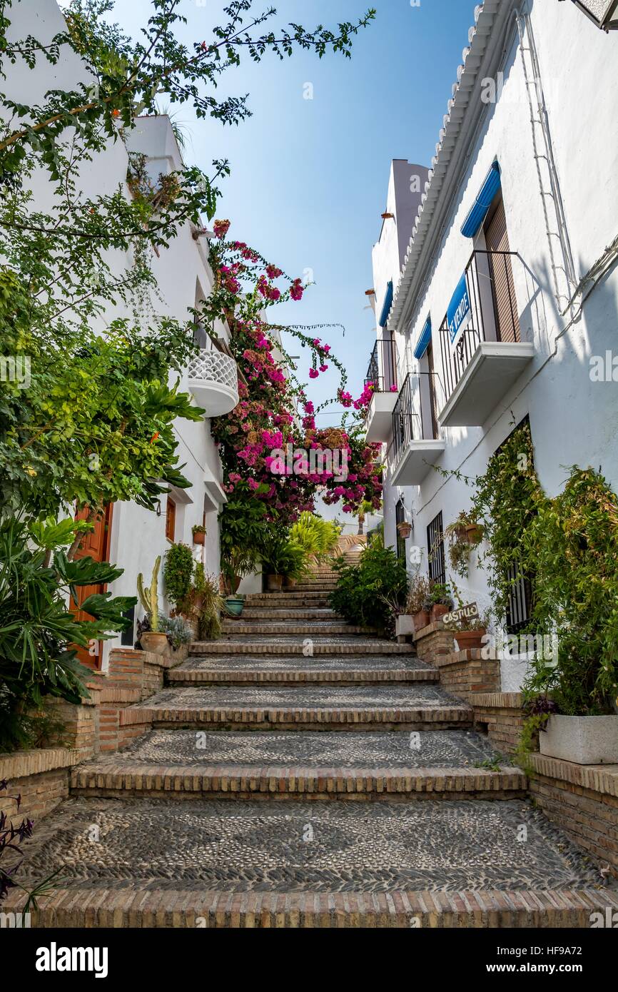 Schöne Gasse in Salobrena Altstadt, die zum Schloss, Spanien Stockfoto