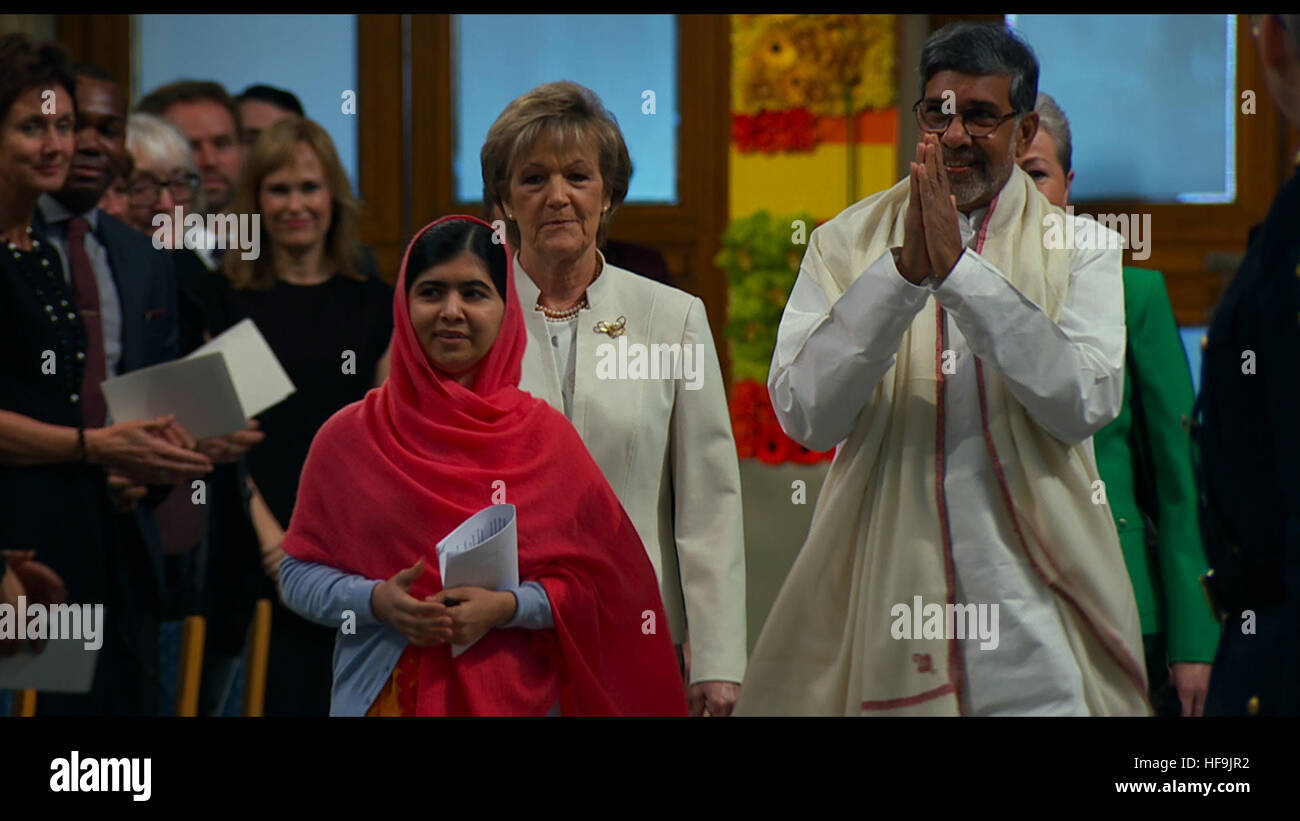 Erscheinungsdatum: 8. September 2016 Titel: Er nannte mich Malala STUDIO: Fox Searchlight Bilder Direktor: Fede Alvarez PLOT: ein Blick auf die Ereignisse im Vorfeld der Taliban-Angriff auf pakistanische Schülerin Malala Yousafzai für sprechen sich auf Mädchenbildung von den Nachwirkungen gefolgt, einschließlich ihrer Rede vor den Vereinten Nationen Darsteller: Malala Yousafzai, Inger-Marie Ytterhornand Kailash Satyarthi bei der Preisverleihung Nobel Peace , Oslo Norwegen. 10. Dezember 2014 (Credit: © Fox Searchlight PicturesEntertainment Bilder) Stockfoto