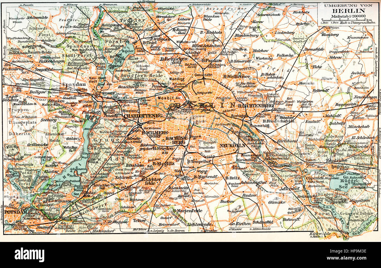 Eine Karte, auf der Gemarkung der Stadt Berlin, Deutschland, schattiert in Orange und seine Umgebung vor dem zweiten Weltkrieg.  Aus Meyers Lexikon veröffentlicht 1924.From Meyers Lexikon, veröffentlicht 1924. Stockfoto