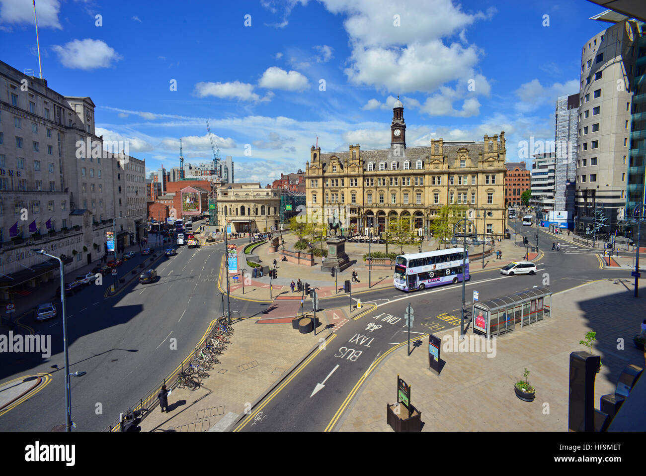 quadratische Stadt Leeds, Yorkshire Großbritannien mit Statue, Edward Prince Of Wales, der schwarze Prinz Stockfoto