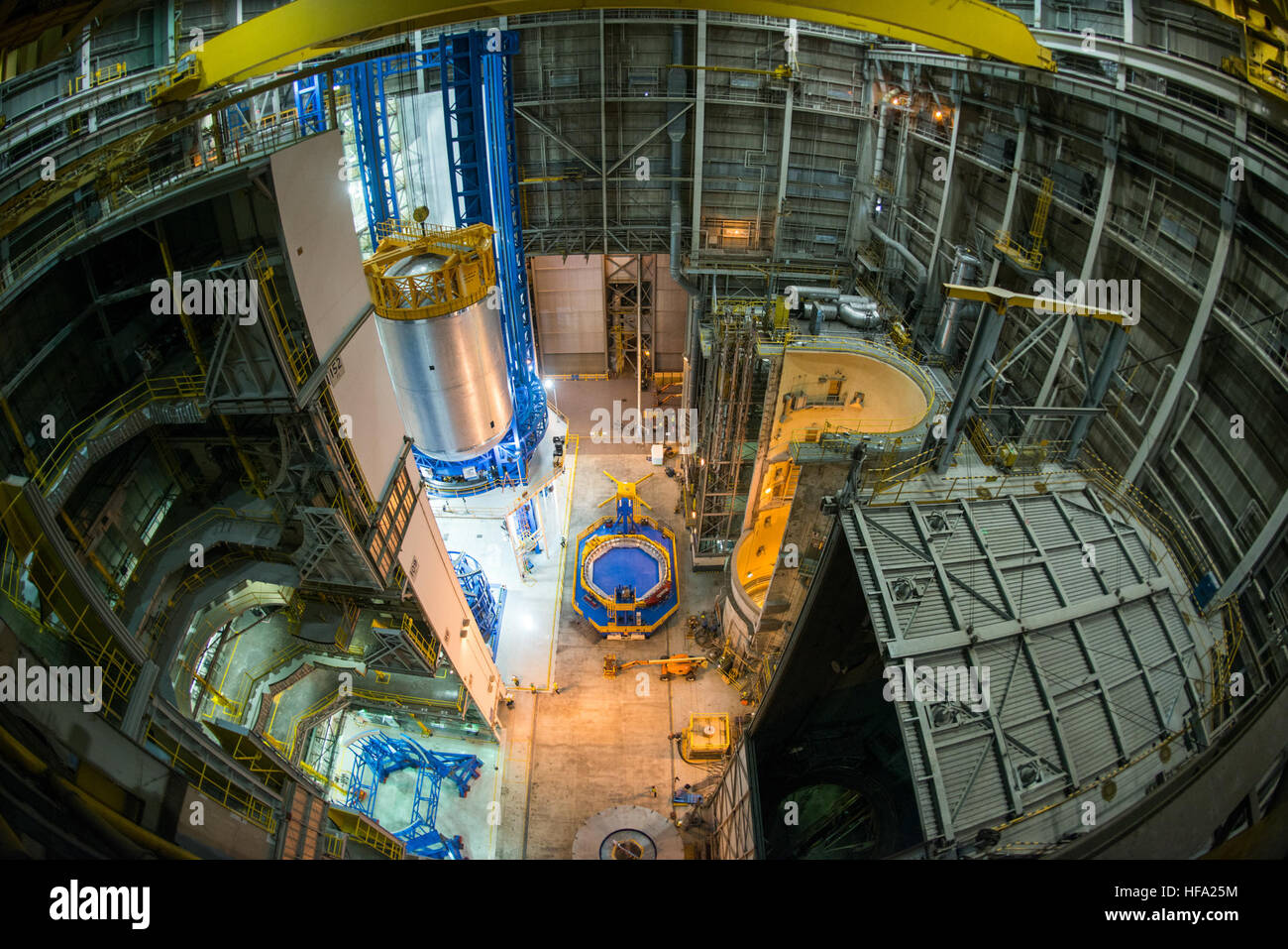 Die NASA vollendet die Vertrauensschweißung an einem Flüssigsauerstofftank als Teil der Entwicklung des Space Launch System (SLS) in New Orleans und markiert damit den Fortschritt auf dem Weg zur Mission Journey to Mars. Stockfoto