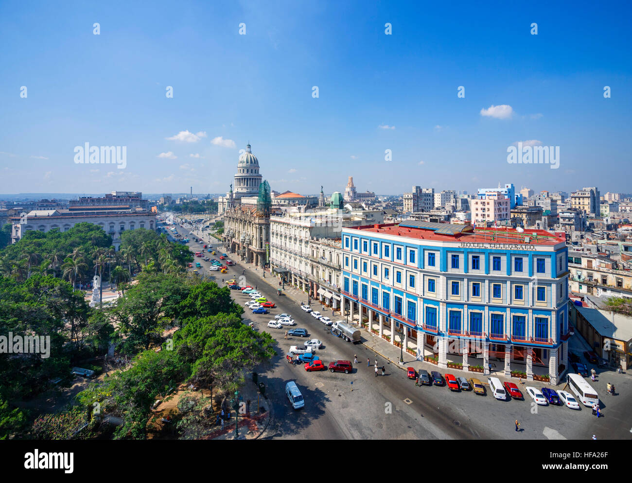 Havanna, Kuba. Blick über Paseo del Prado, Capitolio Nacional und Gran Teatro vom Dach des Hotel Parque Central, El Prado, Habana Vieja, Kuba. Stockfoto