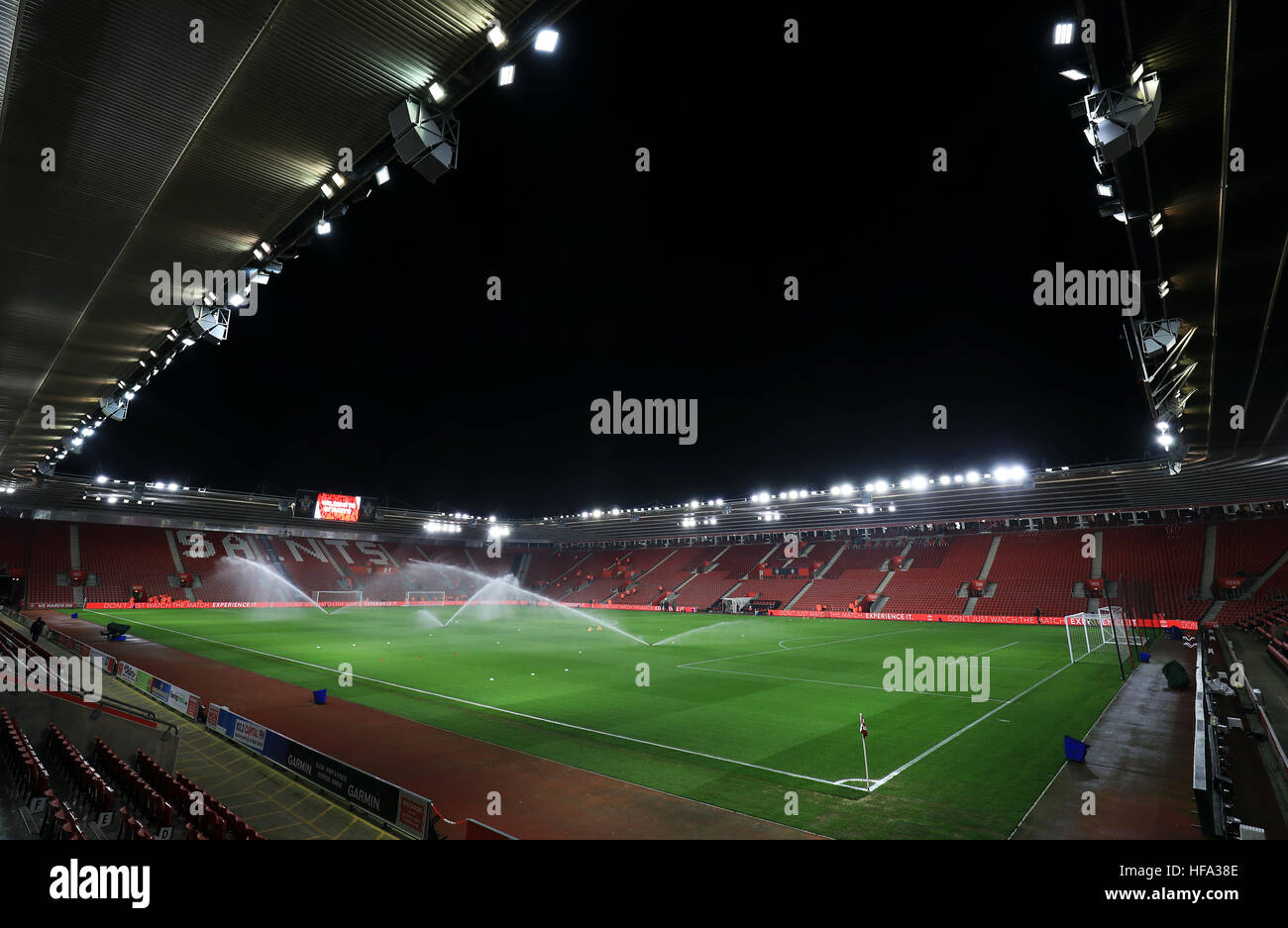 Eine Gesamtansicht der St Mary-Stadion vor der Premier-League-Spiel in Southampton. Stockfoto