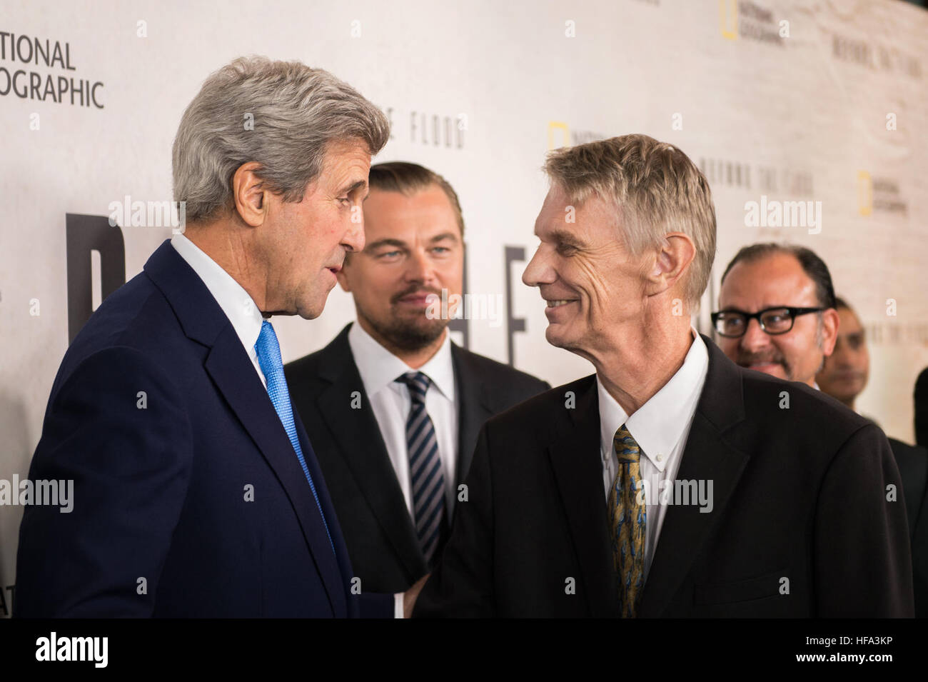 Mit Leonardo DiCaprio auf spricht US-Außenminister John Kerry mit NASA Dr. Sellers bei der Vorführung von "Before the Flood" im UN-Hauptquartier in New York City am 20. Oktober 2016. Stockfoto