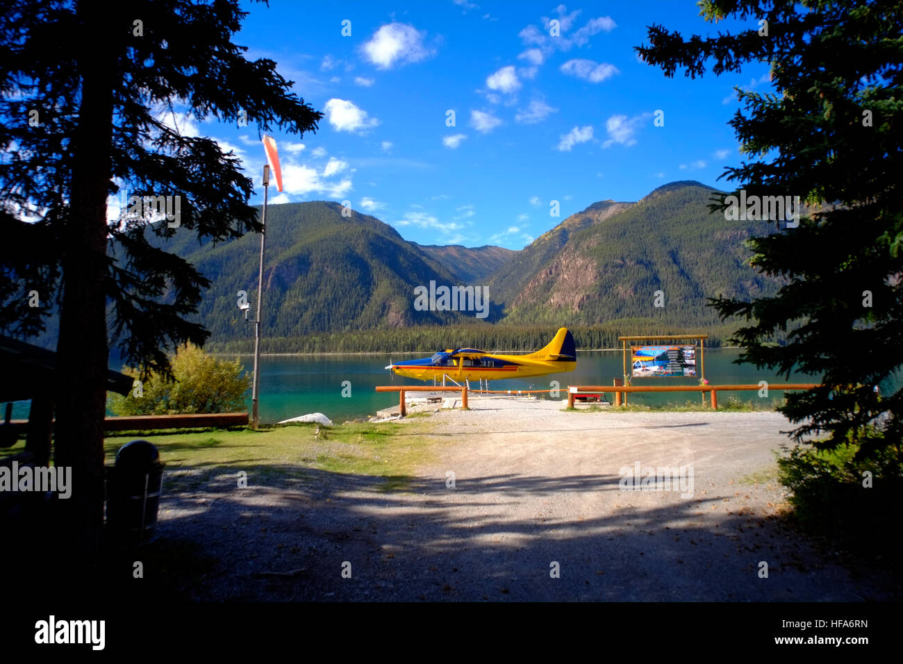 Turbine Otter Wasserflugzeug auf der Anklagebank in den Northern Rockies Lodge am Muncho Lake in BC Kanada. Die de Havilland Canada DHC-3 Ot Stockfoto