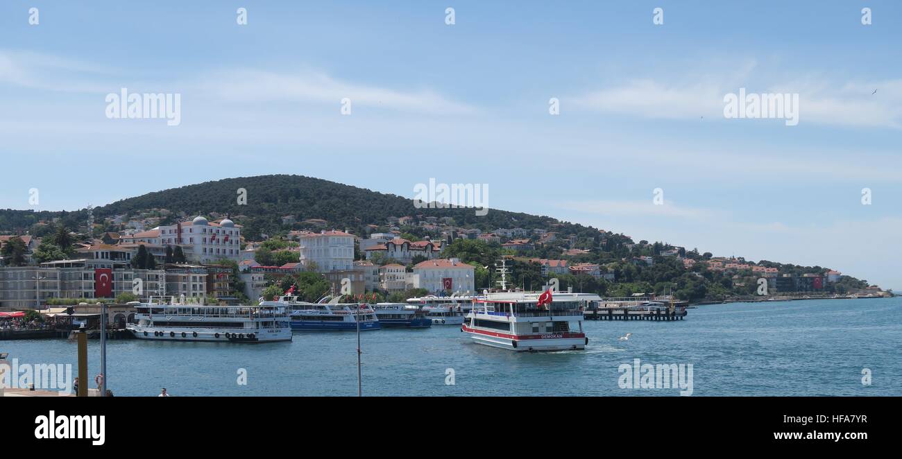 Berühmten Hafen von Prince Insel Buyukada im Marmara-Meer, in der Nähe von Istanbul, Türkei Stockfoto