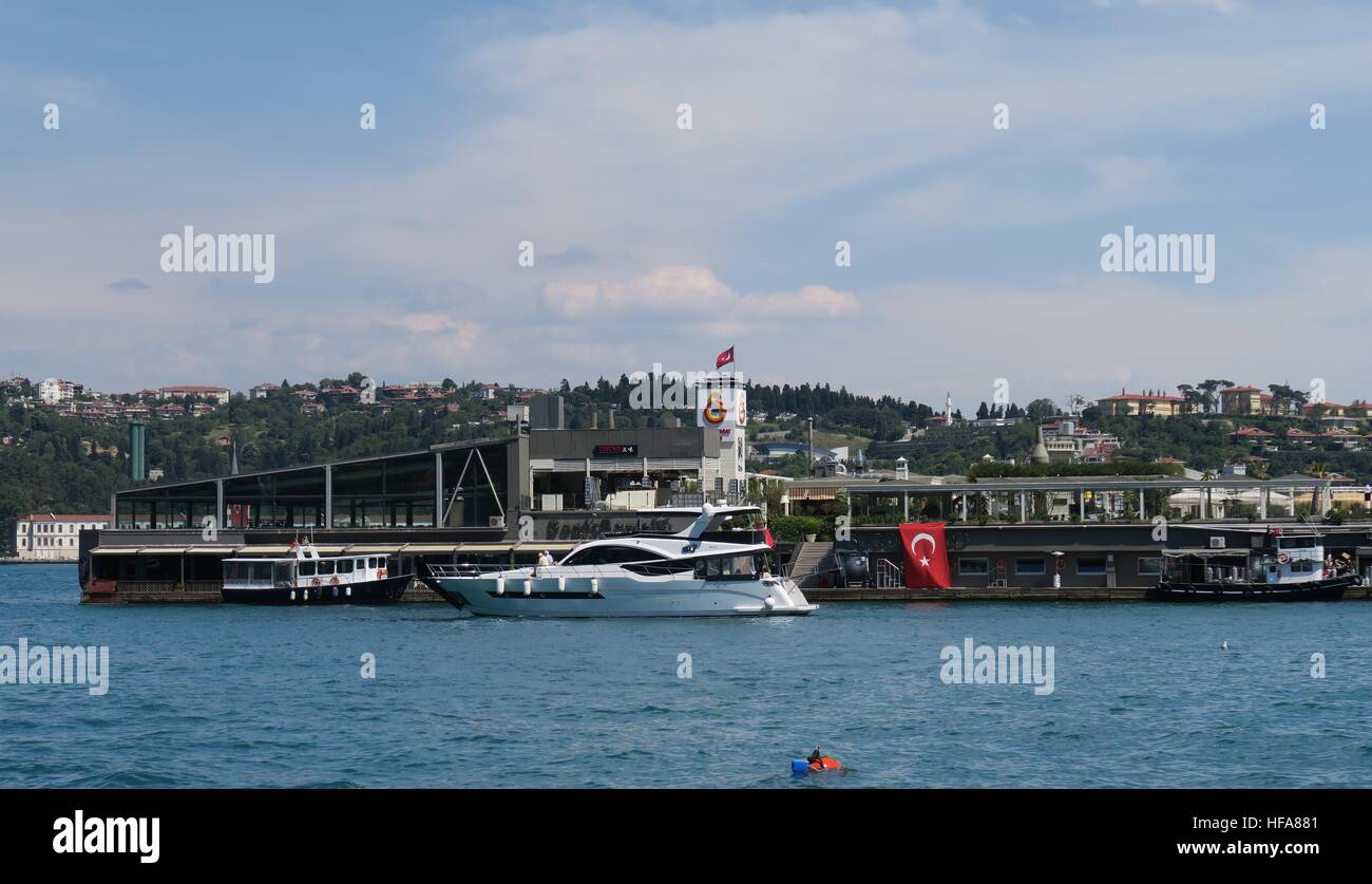 Galatasaray Insel im Norden von Bosporus-Brücke in Istanbul, von europäischer Seite genommen Stockfoto