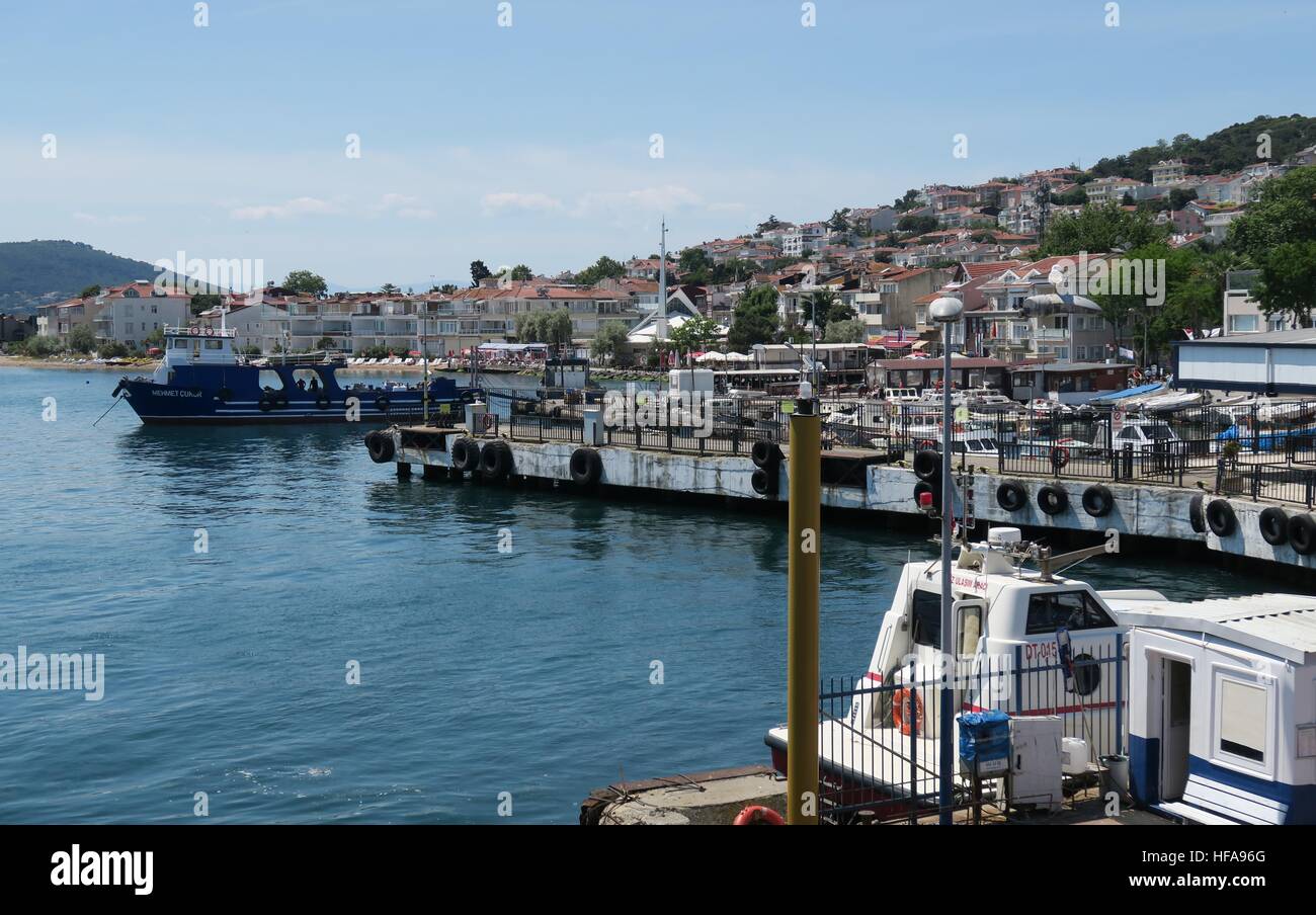 Kinaliada, Istanbul - der Hafen von Prince Insel Kinali und das Marmara Meer Stockfoto