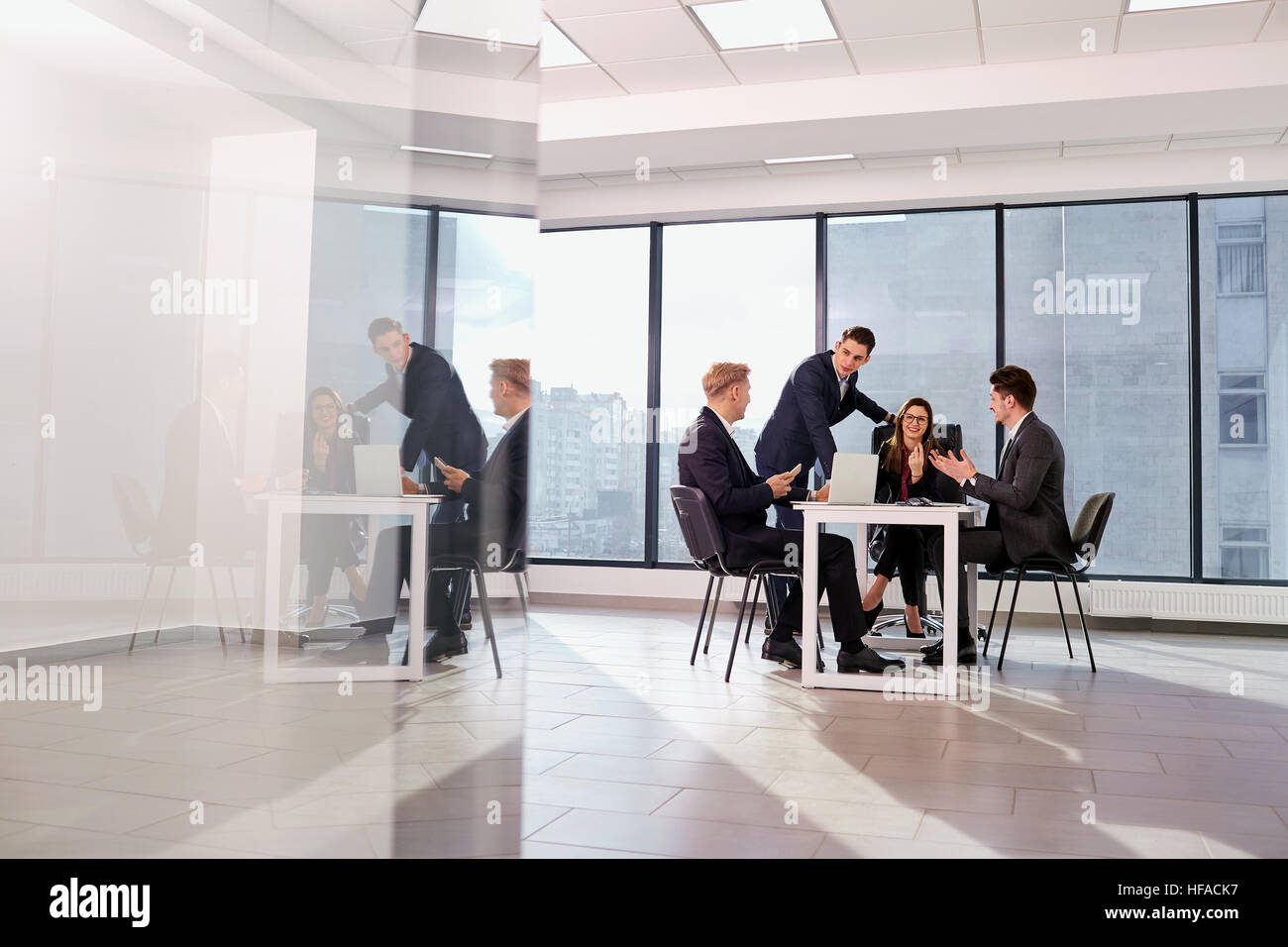 Business-Menschen-Teams arbeiten in einem modernen Büro Stockfoto