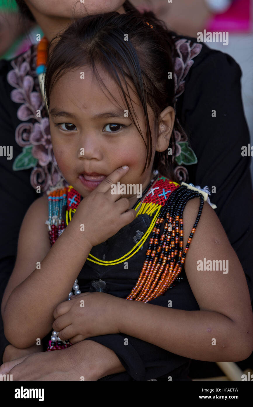 Kind an Chalo Loku, Khonsa, Tirap Festspielbezirk, Arunachal Pradesh, Indien. Stockfoto