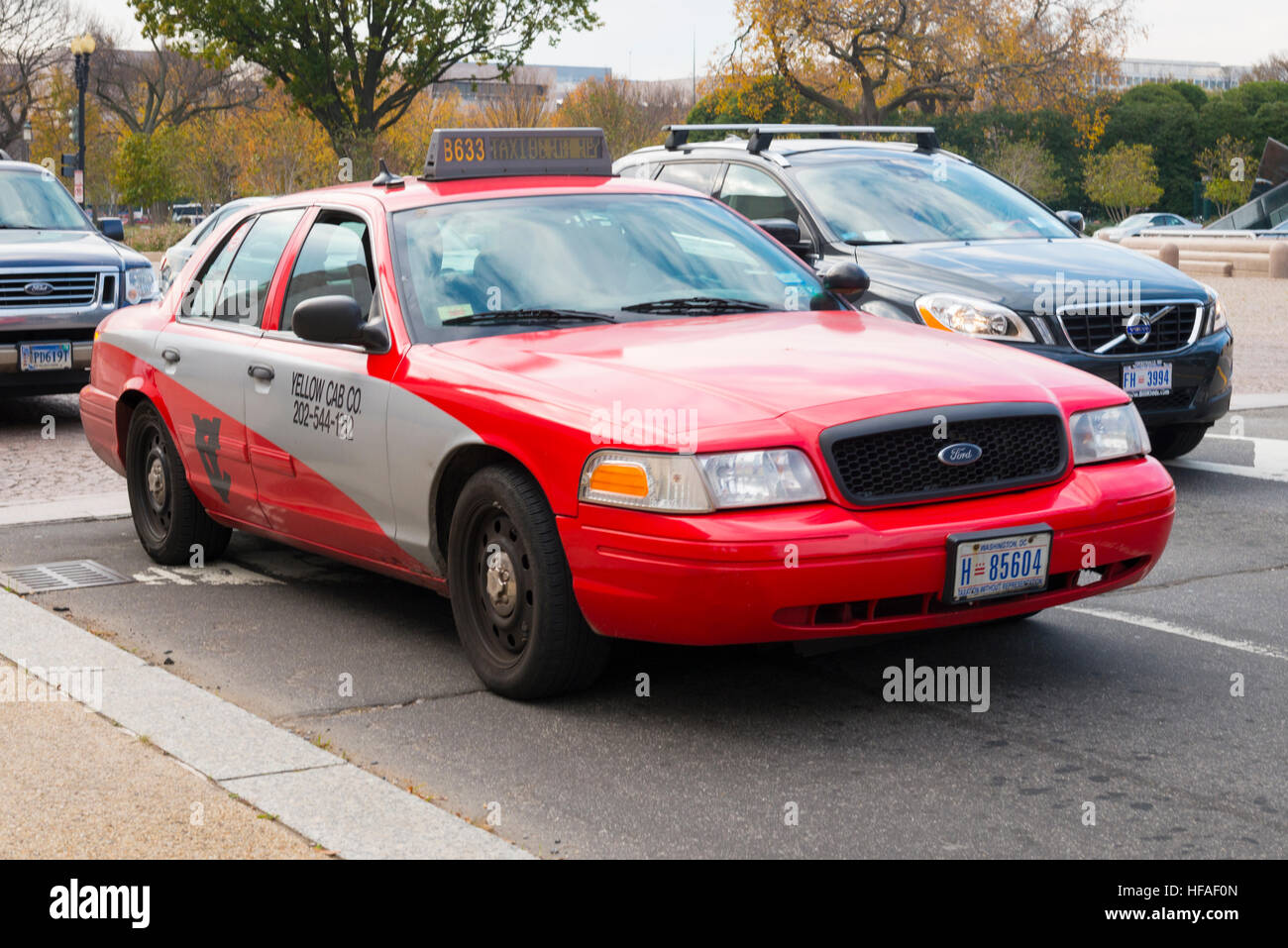 USA-Hauptstadt Washington DC District Of Columbia Ford rote & grau grau Taxi cab aus dem Yellow Cab Co Stockfoto