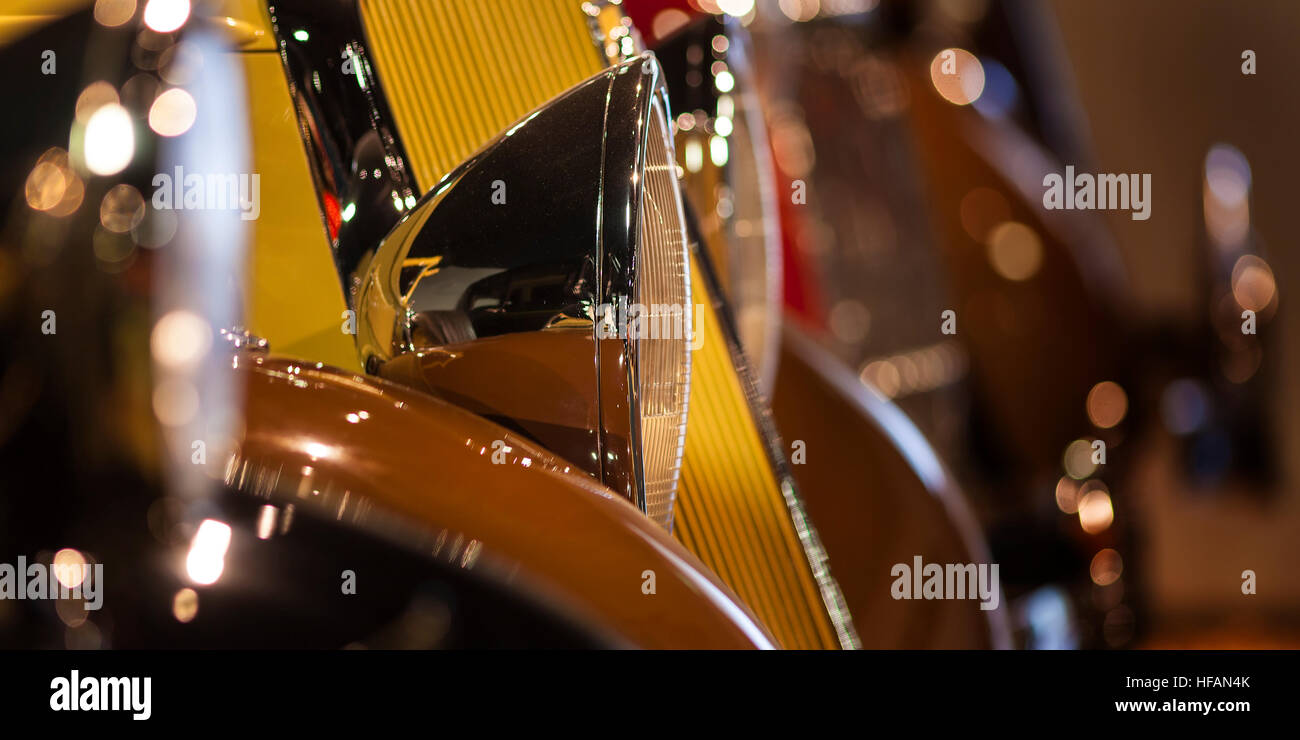 Oldtimer Scheinwerfer. Geringe Schärfentiefe mit Fokus auf Oldtimer Scheinwerfer. Stockfoto
