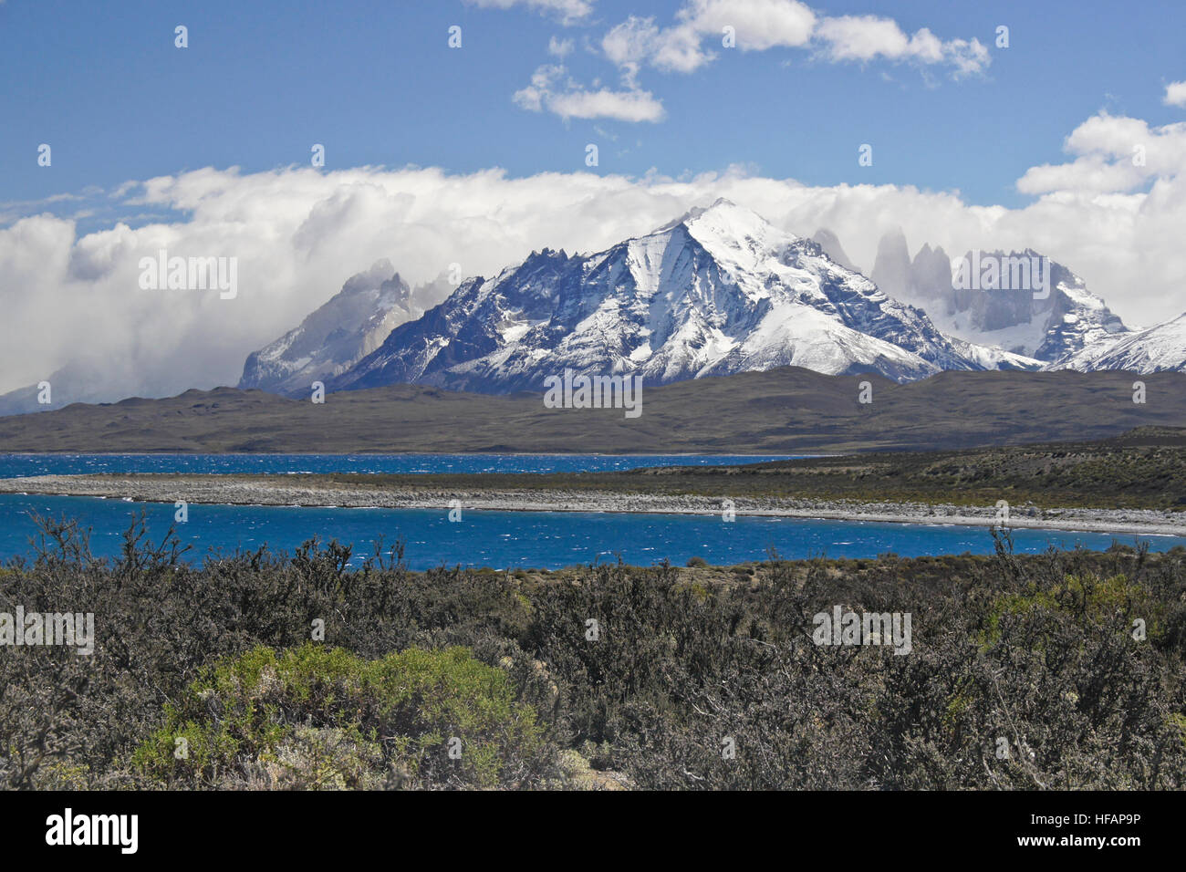 Lago Sarmiento und das Paine-massiv, Torres del Paine Nationalpark, Patagonien, Chile Stockfoto