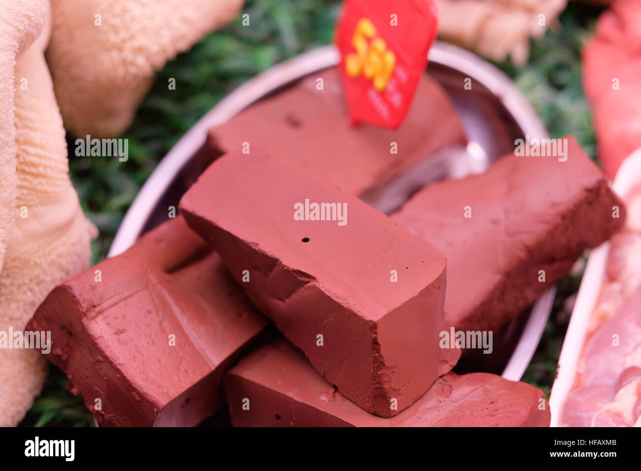 Schweinefleisch Rindfleisch Hühnerfleisch Leberpastete rot cremige schöne Stockfoto