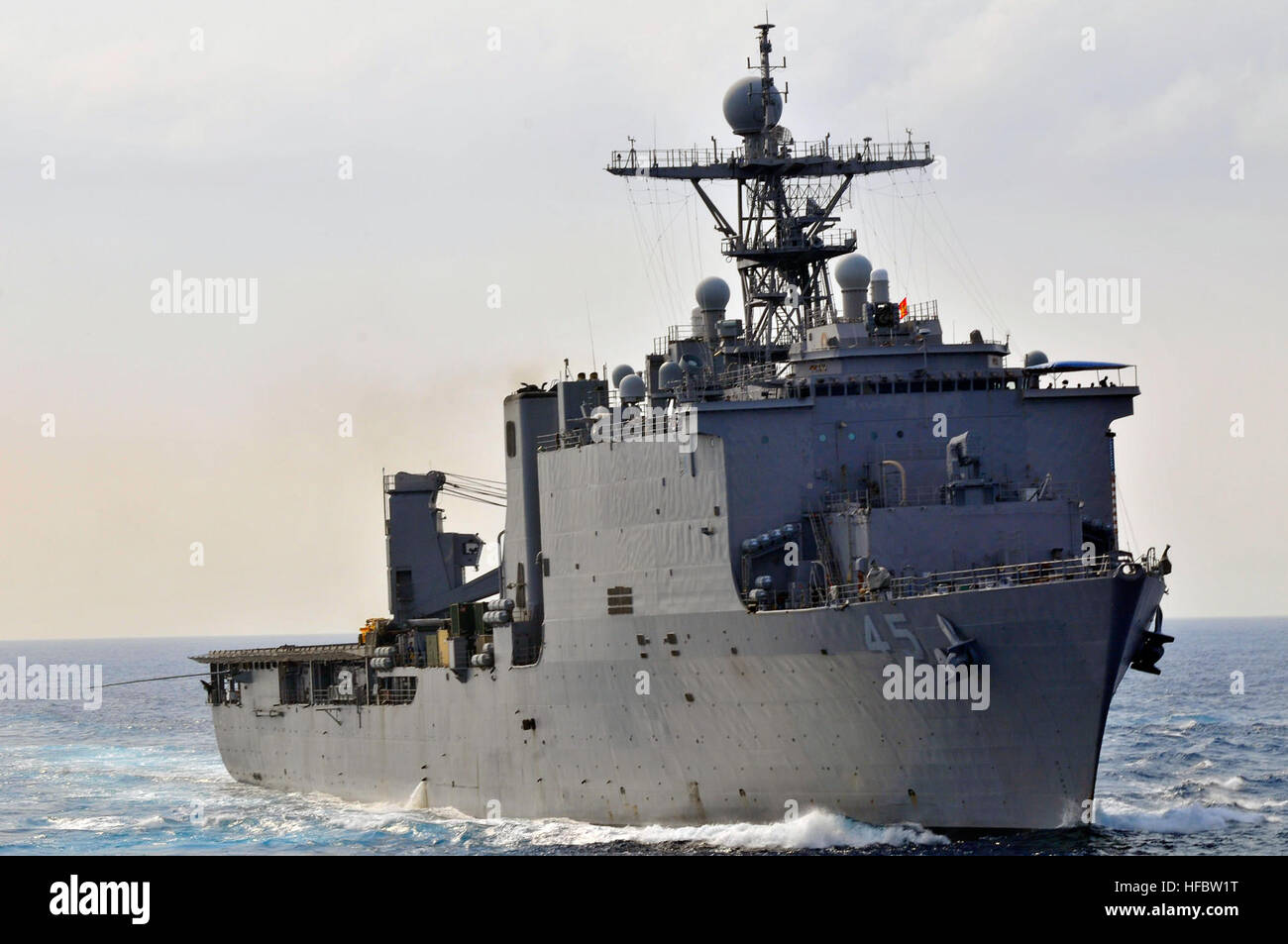 110324-N-GW695-137 indischen Ozean (24. März 2011) Andocken der amphibischen Landung Schiff USS Comstock (LSD 45) Transite im Indischen Ozean. Comstock ist Teil der Boxer amphibische bereit Gruppe in den USA bereitgestellt 7. Flotte Aufgabengebiet. (Foto: U.S. Navy Mass Communication Specialist 3. Klasse Stephen M. Votaw/freigegeben) - offizielle US Navy Bilder - USS Comstock Stockfoto