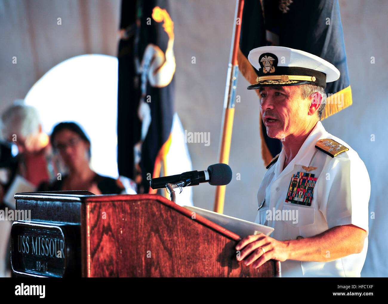 Im Battleship Missouri Memorial wird eine Zeremonie zum Veterans Day abgehalten, um Nisei-Soldaten zu ehren, die im Zweiten Weltkrieg dienten, darunter das 100. Infanterie-Bataillon, das 442. Regimentskampfteam, den militärischen Geheimdienst und das 1399. Ingenieurbaubataillon. Stockfoto