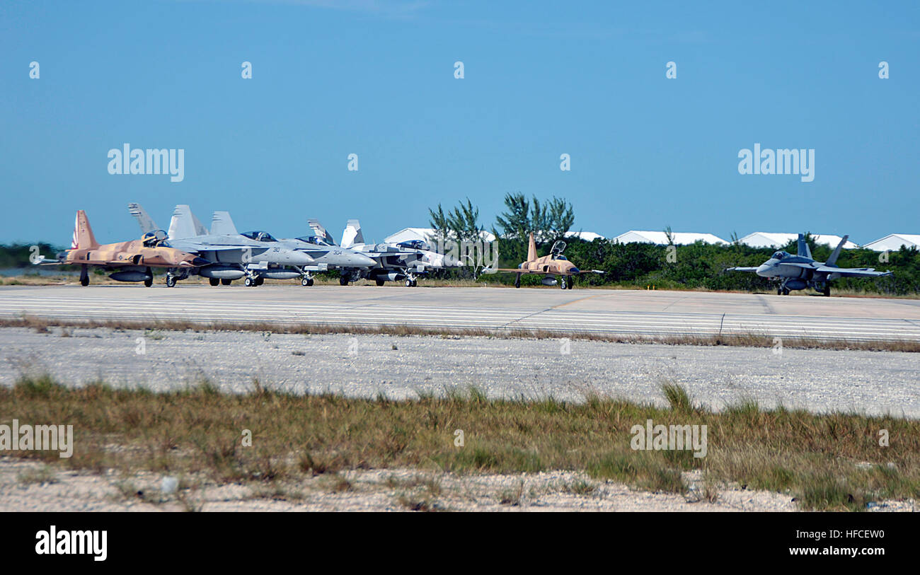 Flugzeug Line-up aus Boca Chica Feld starten. Naval Air Station Key West  ist eine State-of-the-Art Anlage für Luft/Luft-Kampfflugzeug Flugzeuge  aller militärischen Dienstleistungen und unterstützt Weltklasse  Expeditionary USA und ausländische ...