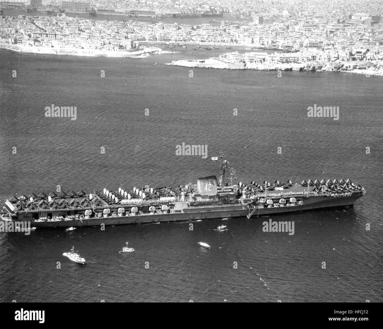 NS024206 - USS Franklin D. Roosevelt vor Anker in Piräus, Griechenland im September 1946 Stockfoto
