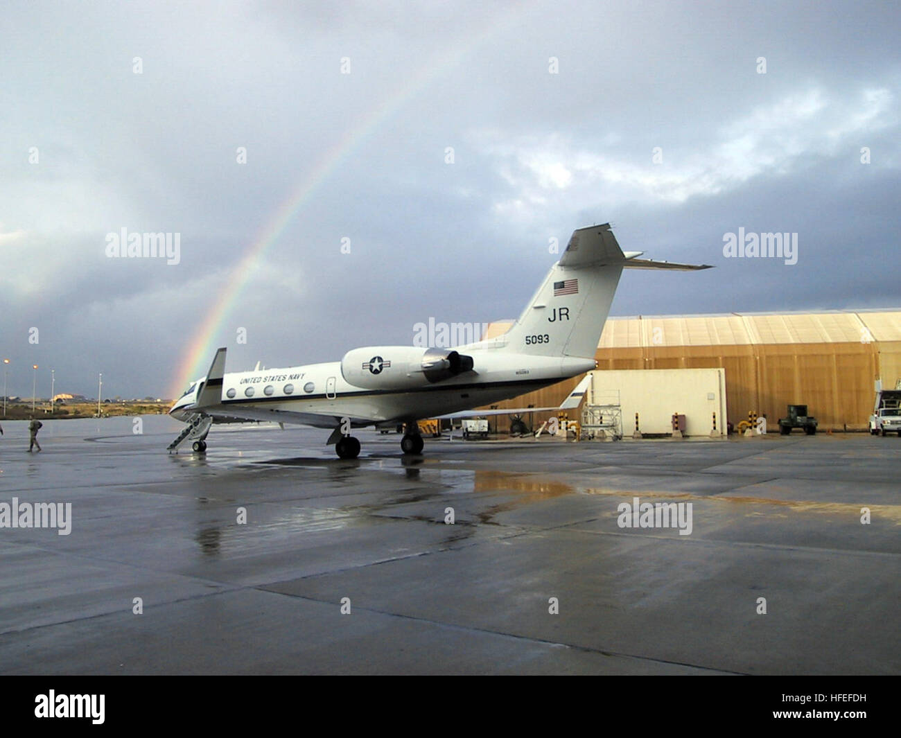 040324-N-0000 X-001 Naval Air Facility, Andrews Air Force Base, Washington, D.C. (24. März 2004) Ð A C - 20 G Gulfstream IV gehören die US-NavyÕs Flotte Logistics Support Squadron vier acht (VR-48). Kommandant, kündigt Naval Air Reserve Force VR-48 2003 Noel Davis Battle Efficiency Award ausgezeichnet wurde. Im Jahr 2003 flog VR-48 betrieben auf sechs Kontinenten, mehr als 3000 Missgeschick-freie Flugstunden, bespannte 183.922 Pfund Ladung, über 4935 Passagiere transportiert und abgeschlossene 24 Übersee Abteilungen, mit nur einem nicht im direkten Kampf zu unterstützen der U. S. Navy Forces Central Command ( Stockfoto