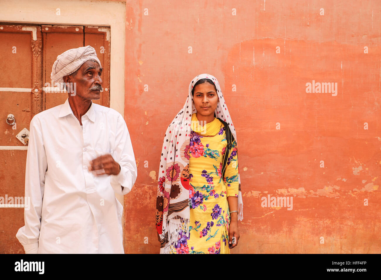 Porträts von Frauen und Kindern von Rajasthan. Auf dem Lande tragen die ...