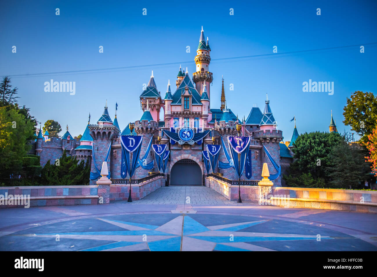 Disneyland-60. Feier, in diesem Jahr Disneyland sein 60. Jubiläum der feiert offen gewesen. Stockfoto