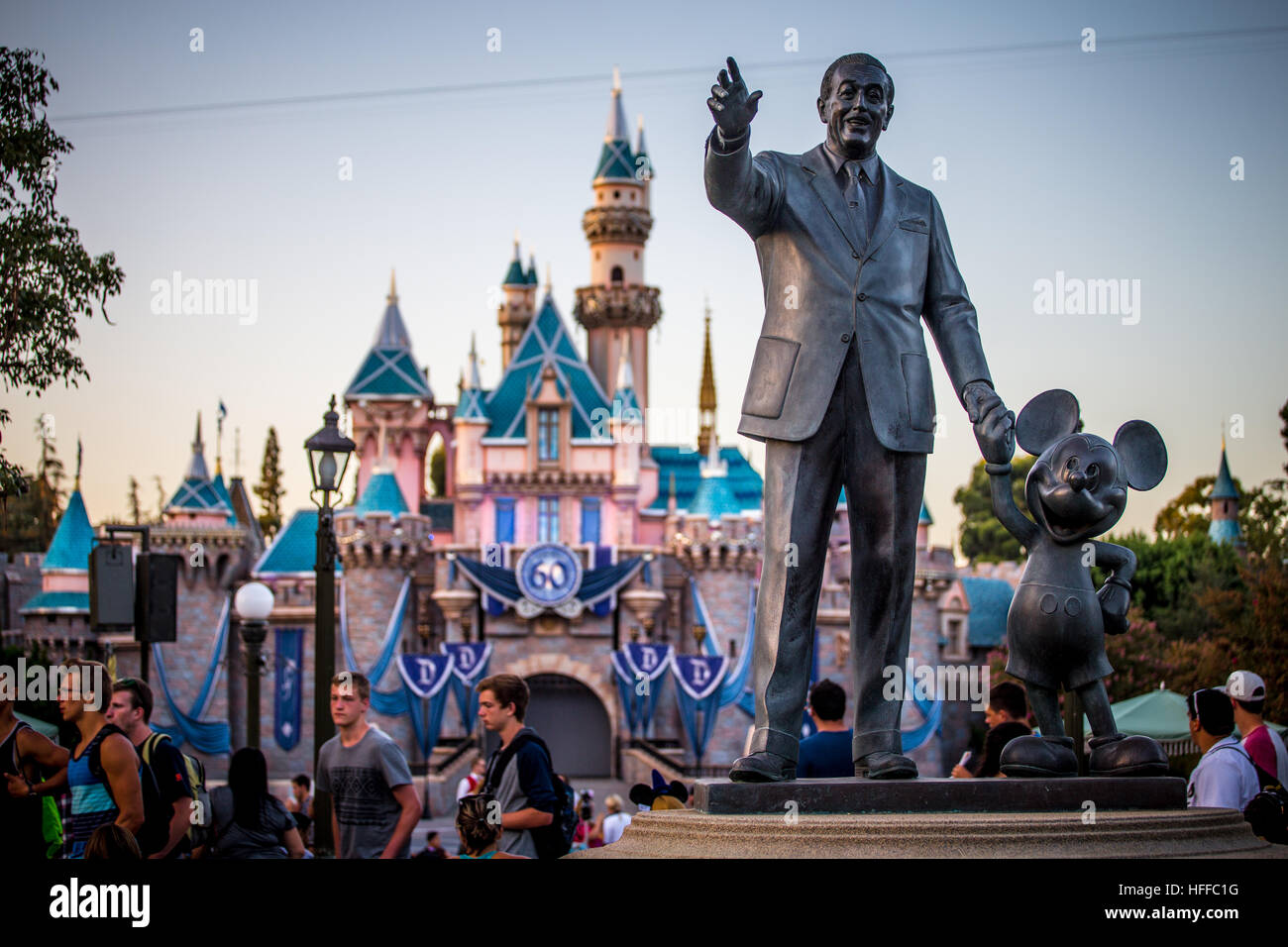 Disneyland-60. Feier, in diesem Jahr Disneyland sein 60. Jubiläum der feiert offen gewesen. Stockfoto