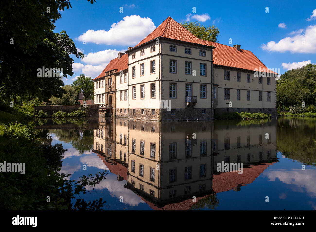 Deutschland, Nordrhein-Westfalen, Ruhrgebiet, Herne, Grabenlöffel Schloss Struenkede. Stockfoto