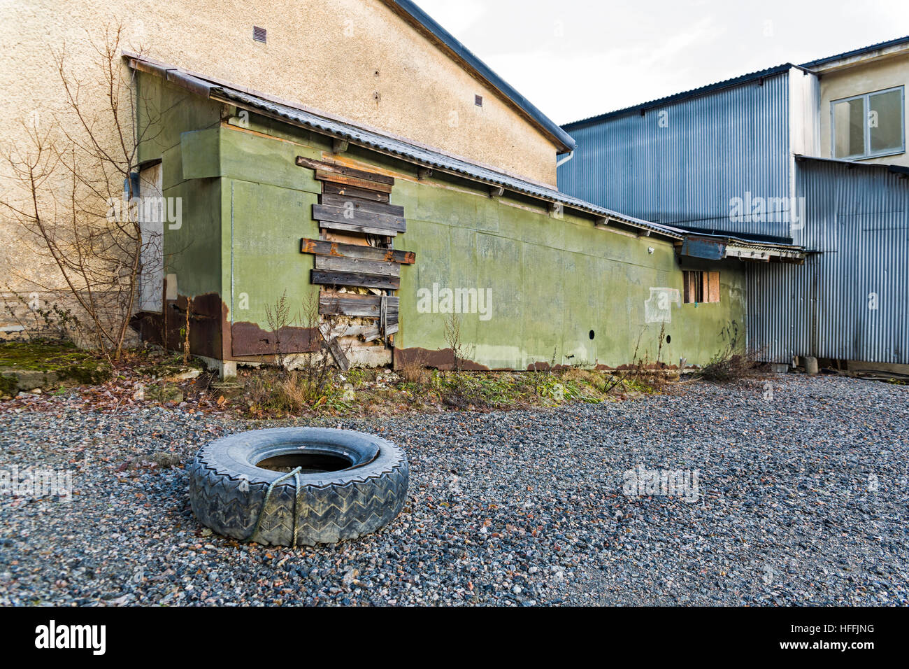 Außenansicht des alten verlassenen Lagerhaus Model Release: Nein Property Release: Nein. Stockfoto