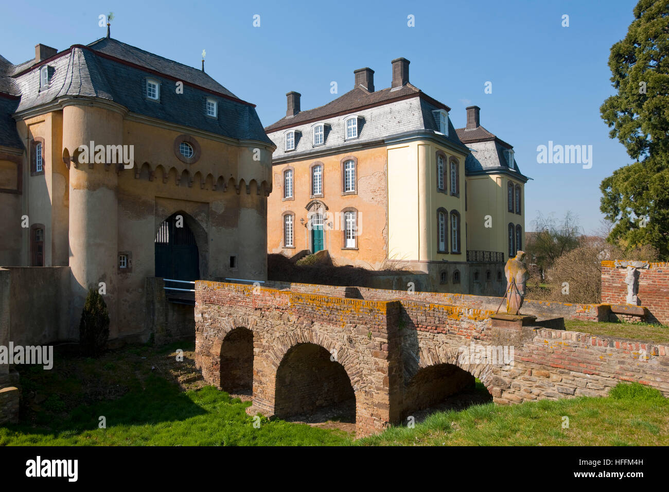 Deutschland, Nordrhein-Westfalen, Euskirchen, Ortsteil Kleinbüllesheim, sterben Burg Kleinbüllesheim ist Eine Dependance Wasserburg. Anlage ist Im Priv sterben Stockfoto