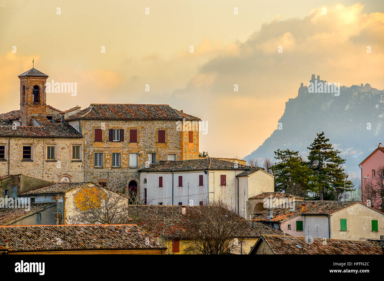 Stadt von Verucchio - Rimini italienisches Dorf Landschaft Emilia Romagna Landschaft Hintergrund Stockfoto