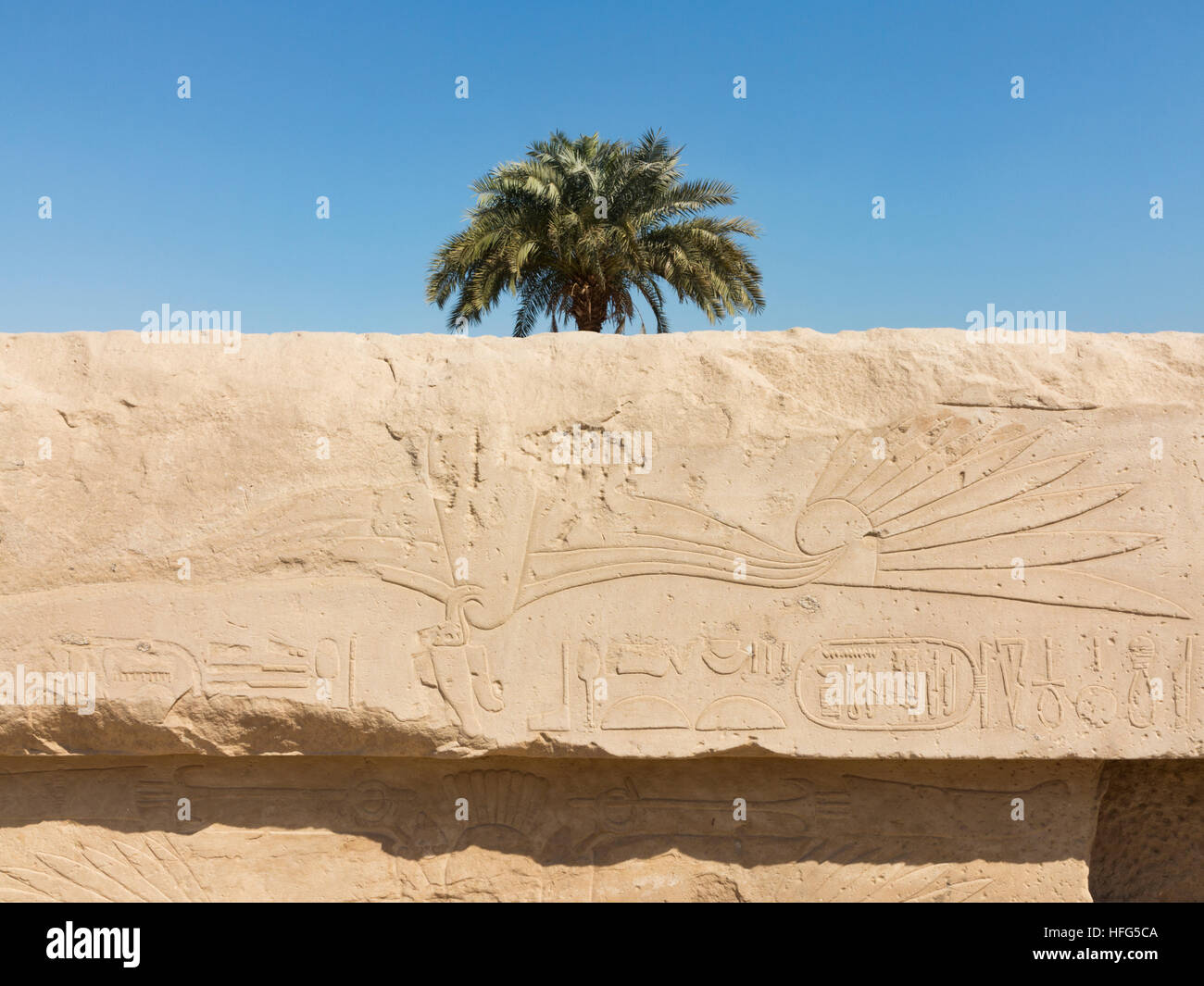 kopfüber in die Leichenhalle Tempel von Sethos blockieren ich am Westufer des Nils in Luxor, Ägypten, Nordafrika Stockfoto