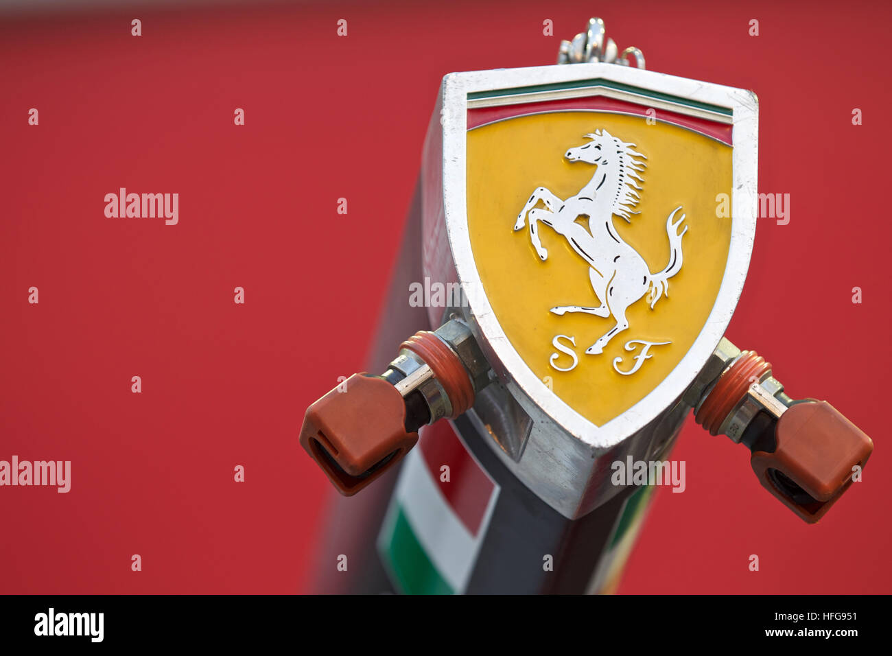 Formel 1 Formel 1 grand Prix racing Motorsport Scuderia Ferrari hydraulische Boom Detail Logo Team Italien rot Stockfoto