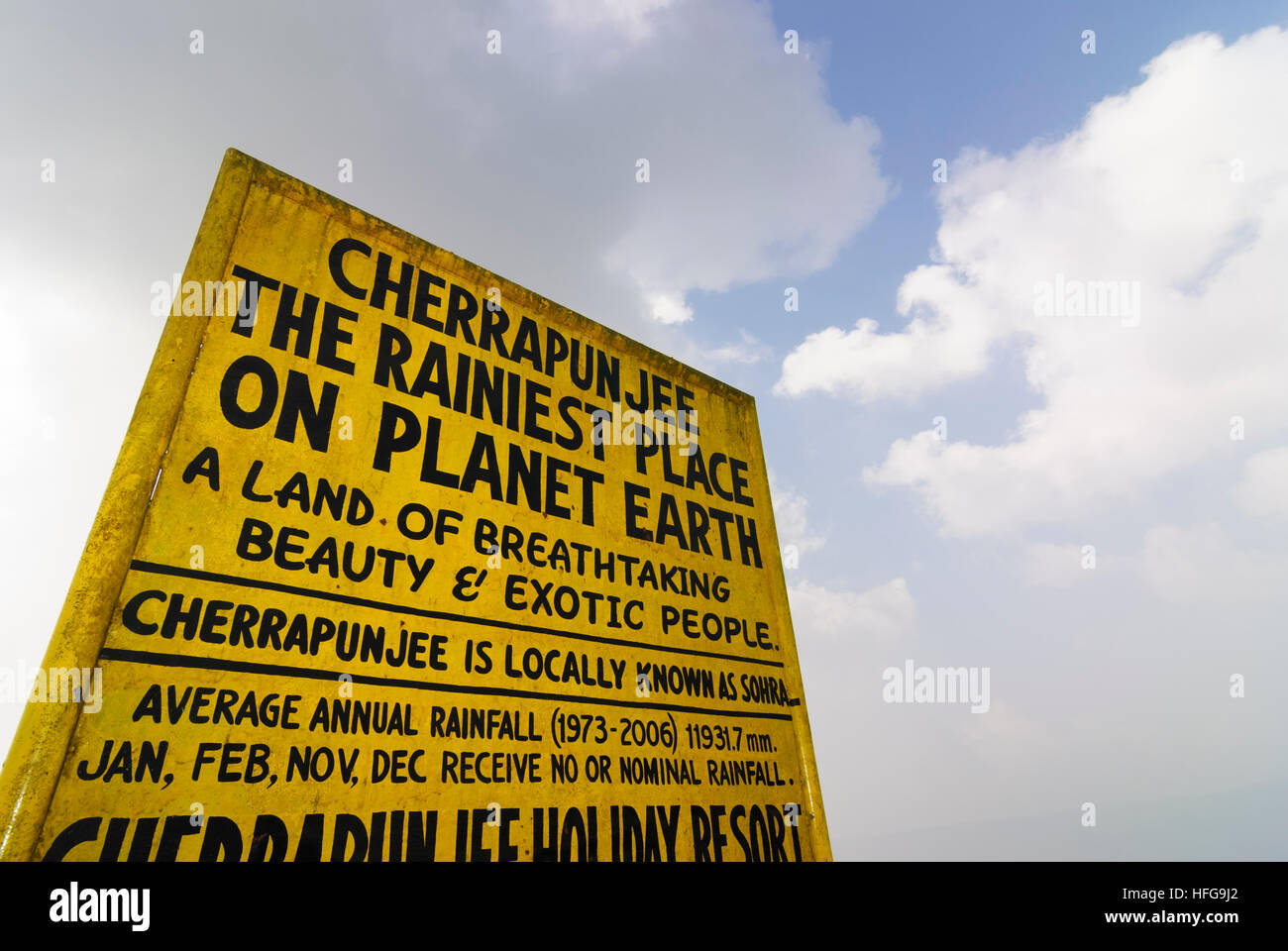 Cherrapunjee: Schild mit Bezug auf die am regenreichsten Ort der Welt hier, Regen, Meghalaya, Indien Stockfoto