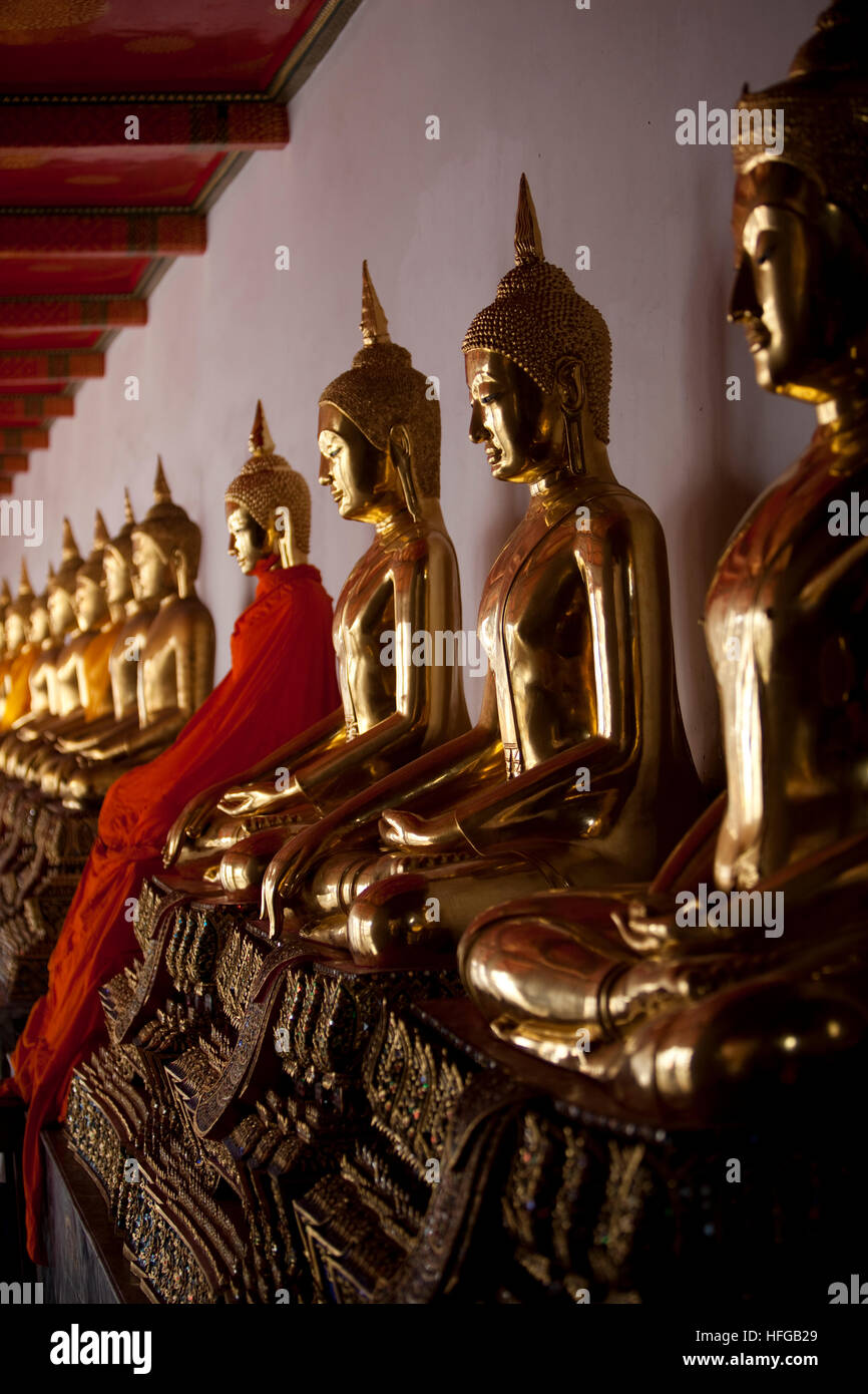 Goldenen Buddha-Statuen in Südostasien Stockfoto