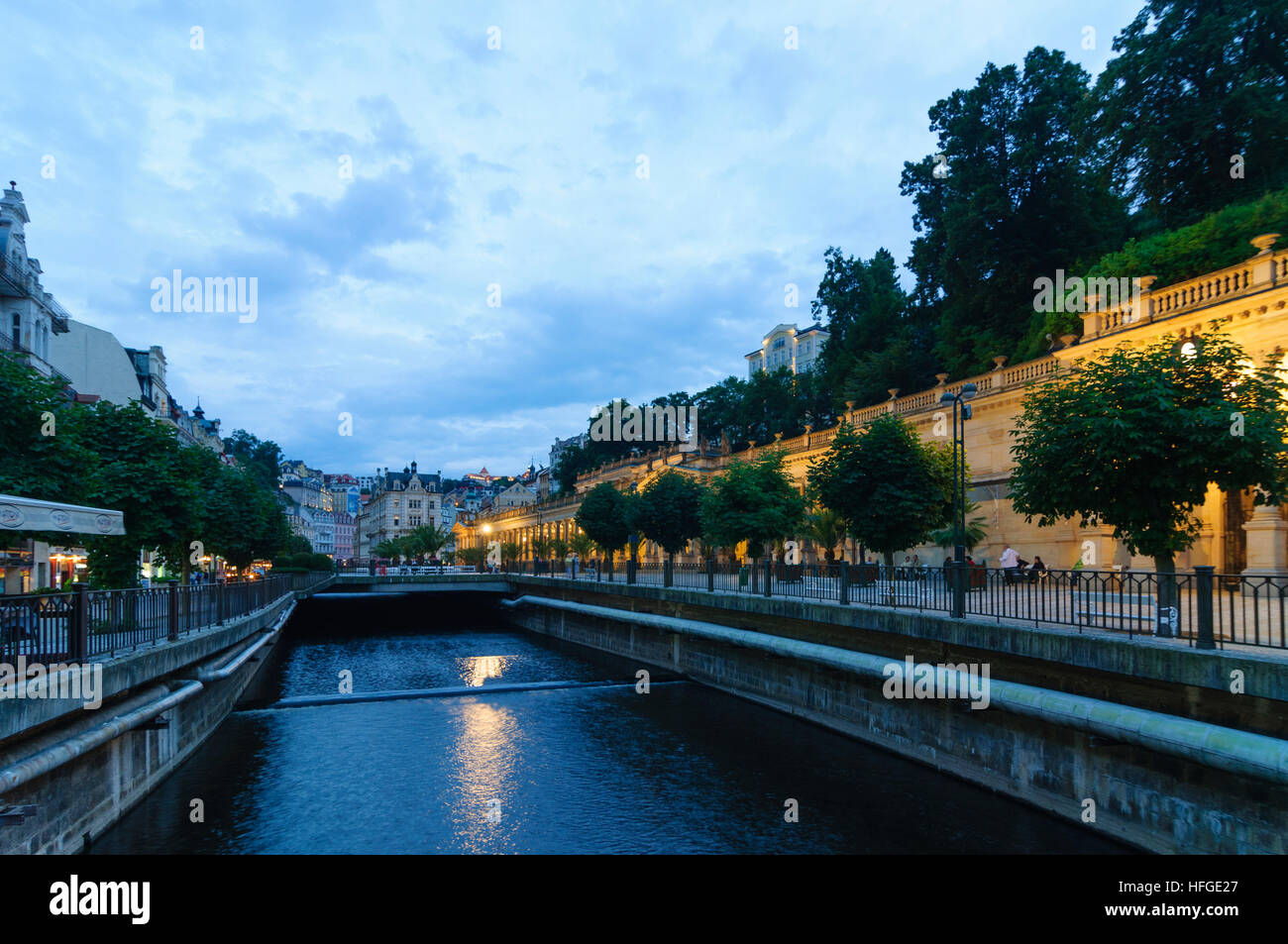 Karlovy Vary (Karlsbad): Mühlbrunnen Kolonnade am Tepla Fluss (Stift), Repu-, Karlsbader Region, Region Karlovy Vary, Tschechische Stockfoto
