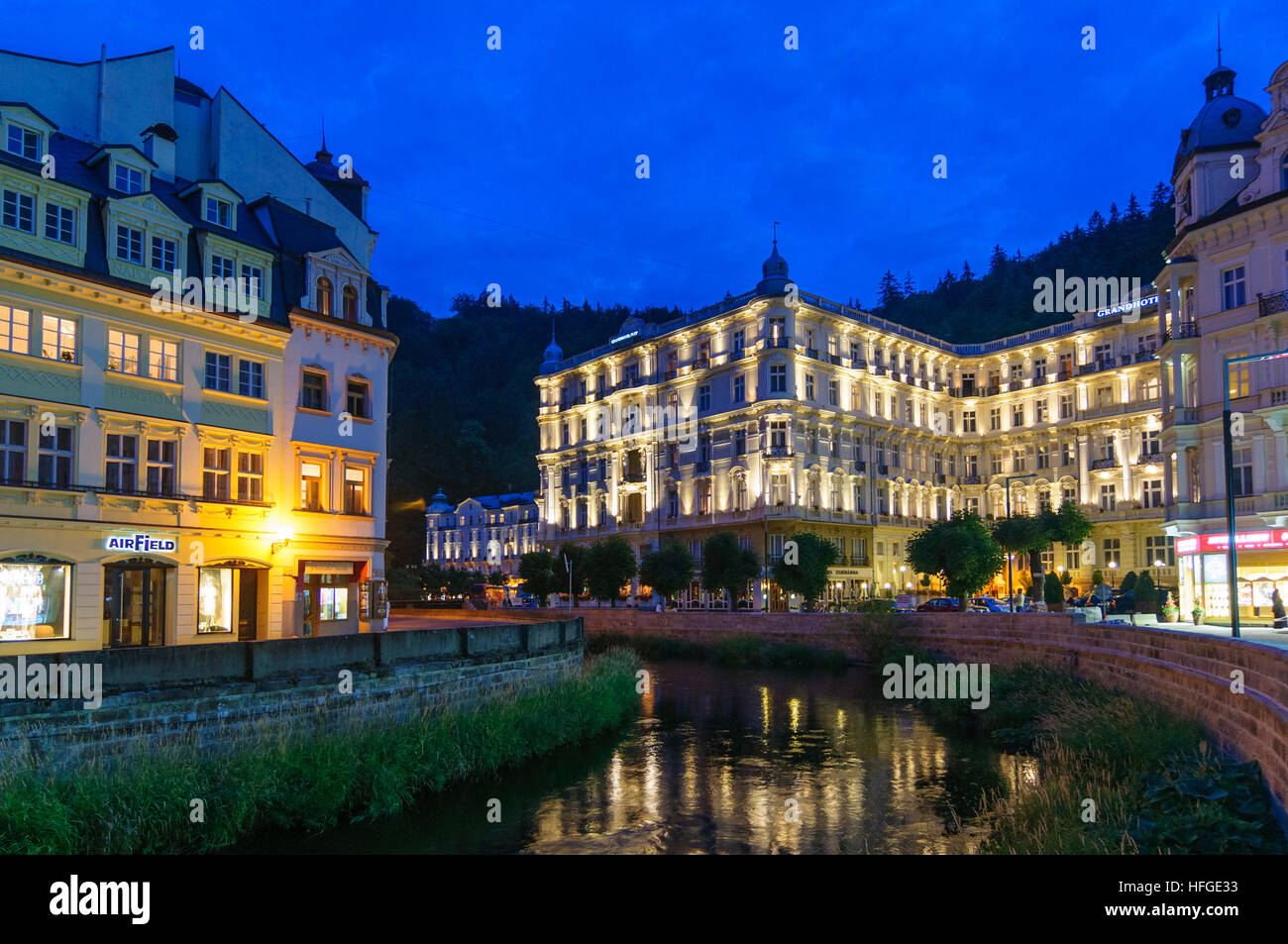 Karlovy Vary (Karlsbad): Grandhotel Pupp am Fluss Tepla (Stift), Tschechische Repu-, Karlsbader Region, Bezirk Karlovy Vary Stockfoto