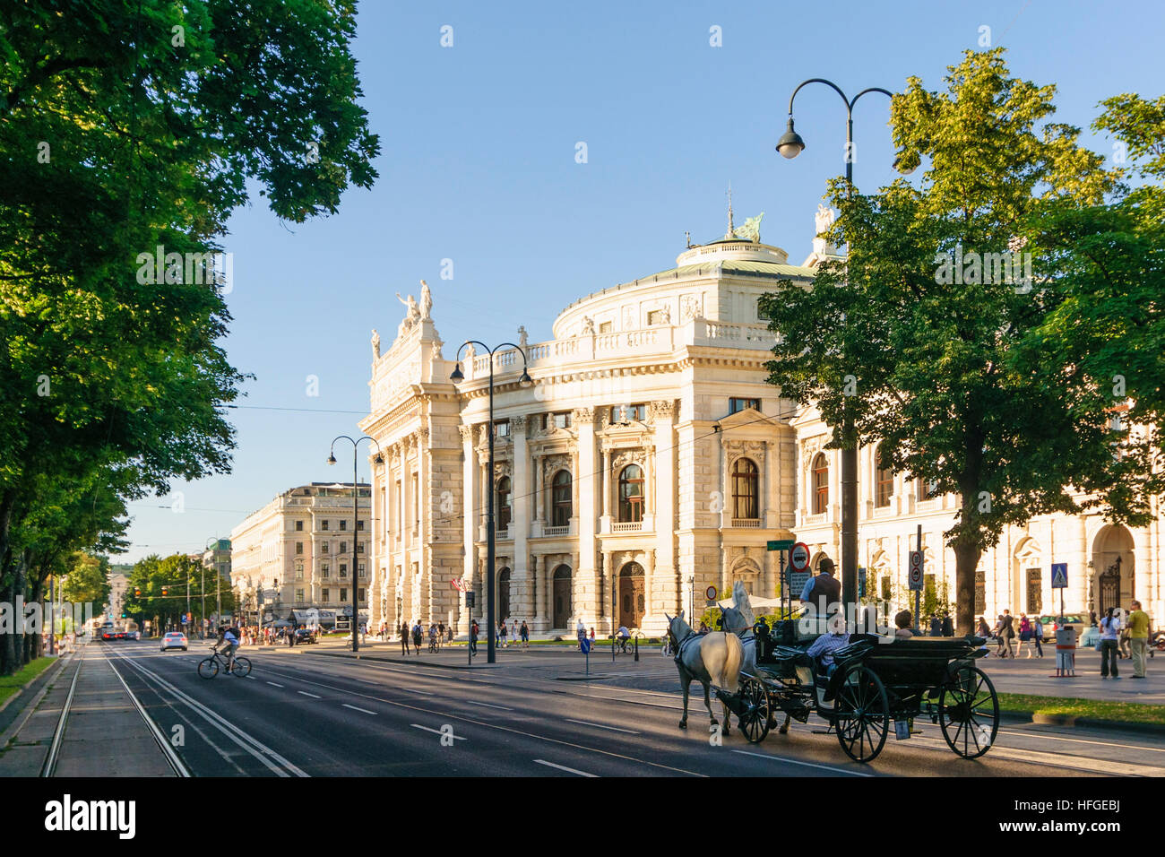 Wien, Wien: Theater Burgtheater, Ringstraße, Fiaker (Pferd Cab), Wien,  Österreich Stockfotografie - Alamy