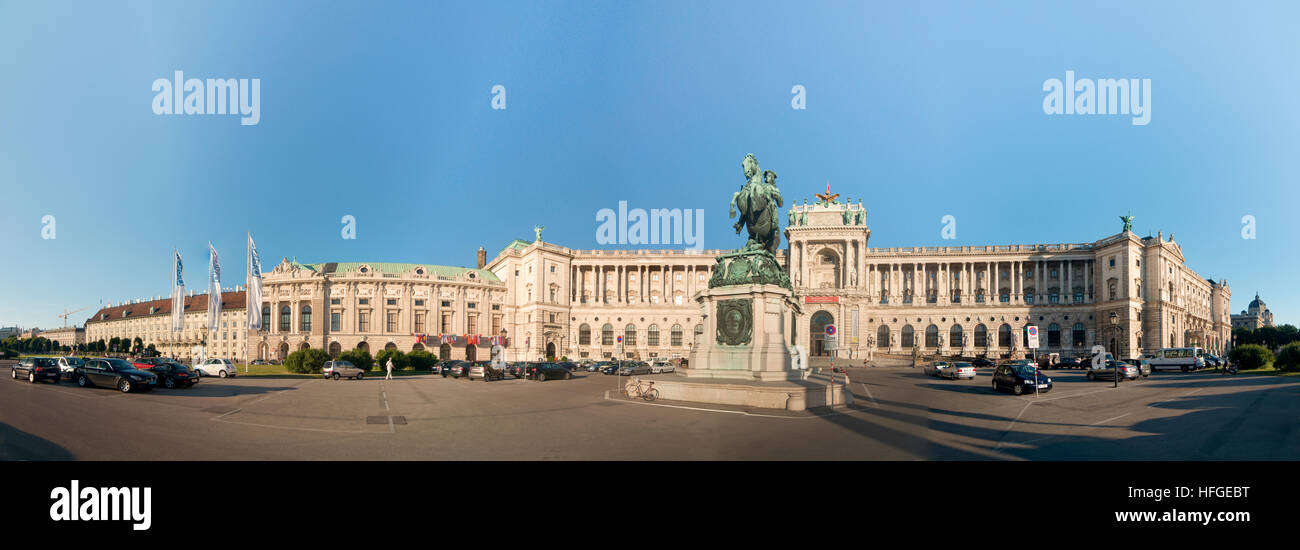 Wien, Wien: Neue Burg (der südöstlichen Trakt der Hofburg) mit einer Statue von Prinz Eugene, Wien, Österreich Stockfoto