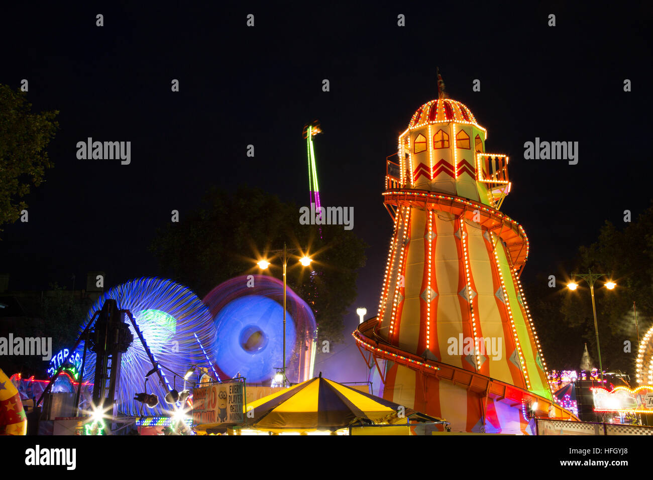 Fahrgeschäfte in der Nacht - St Giles Fair, Oxford Stockfoto