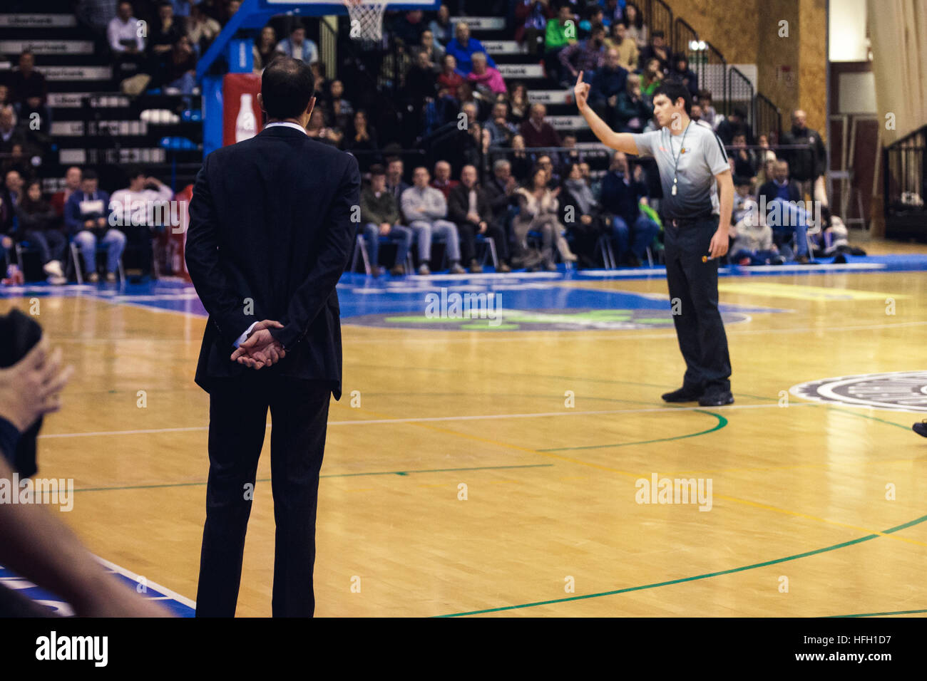 Oviedo, Asturien, Spanien. 30.12.2016. während die LEB Oro match zwischen Oviedo CB V FC Barcelona im Polideportivo Pumarin in Oviedo, Asturien, Spanien. Stockfoto